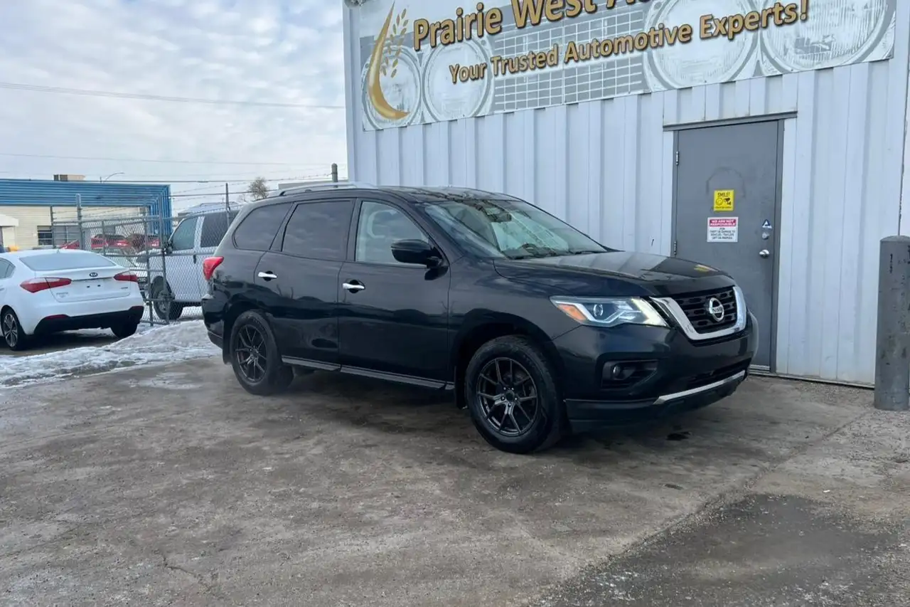 Nissan Pathfinder снимка Nissan Pathfinder