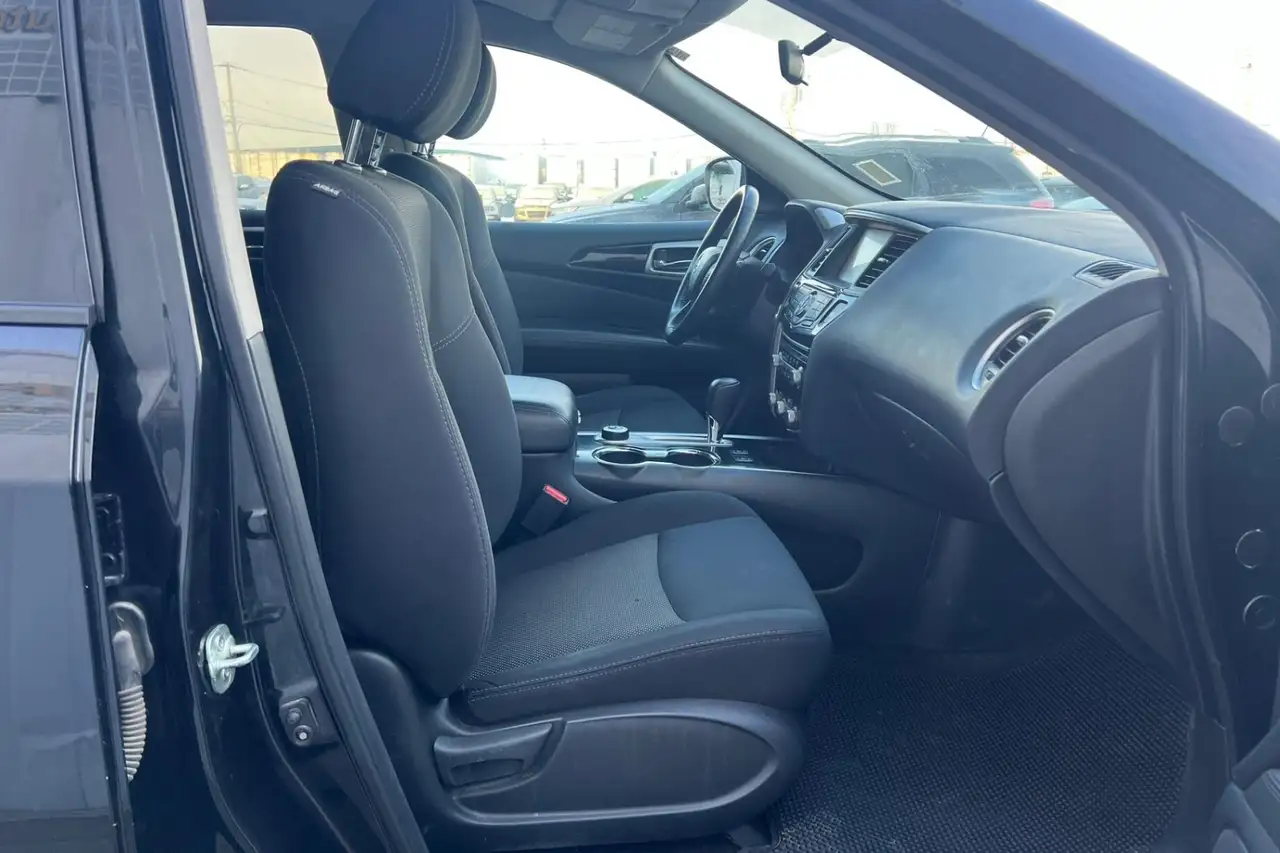 Nissan Pathfinder снимка Nissan Pathfinder