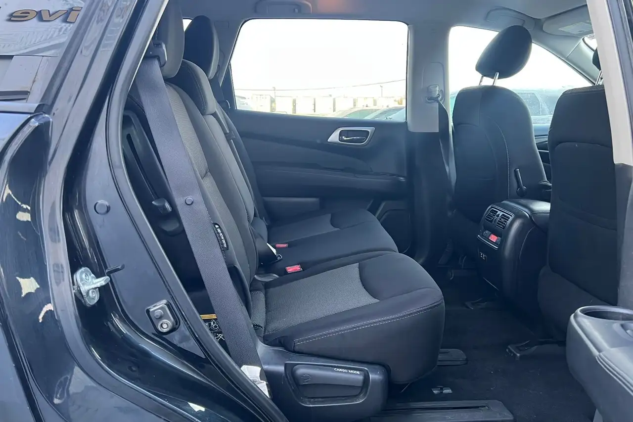 Nissan Pathfinder снимка Nissan Pathfinder