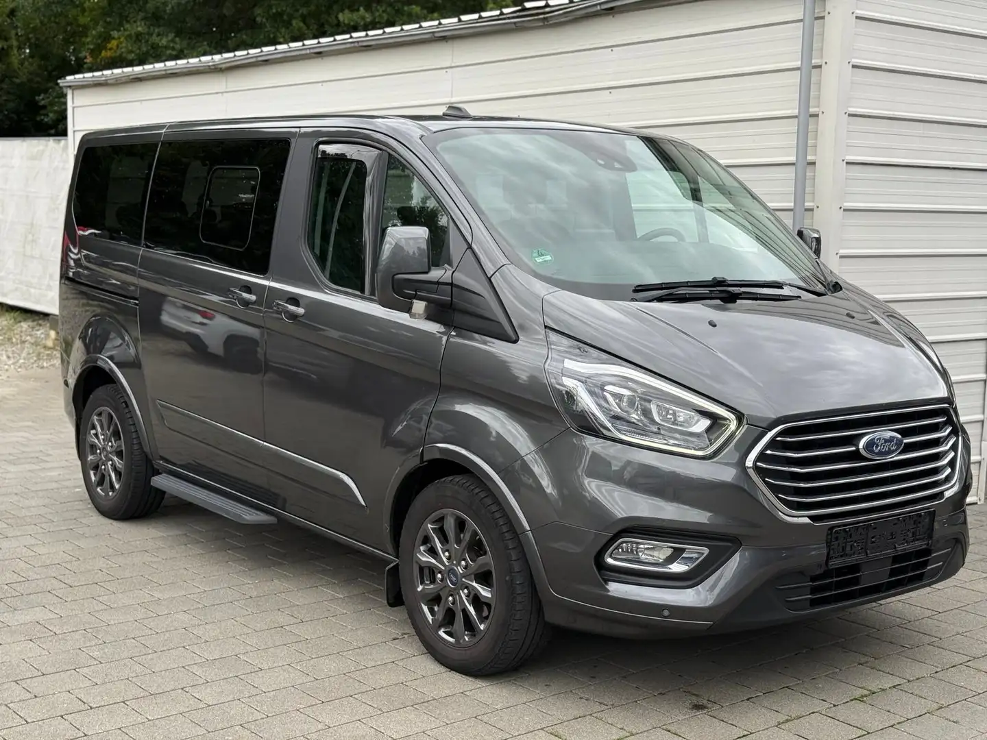 Ford Tourneo Custom 2.0 EcoBlue*AHK*DAB* Grau - 2