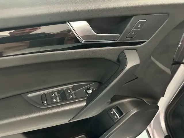 Audi Q5 view 12