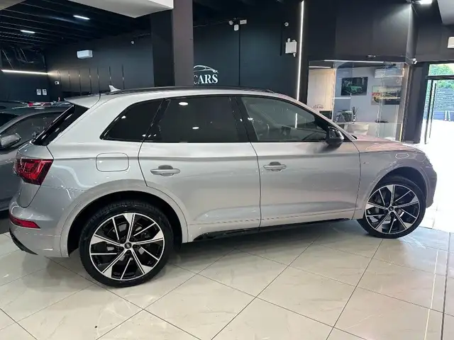 Audi Q5 view 5