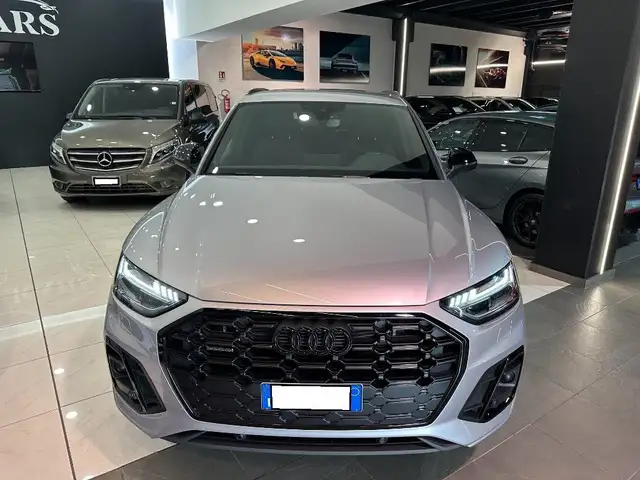 Audi Q5 view 3