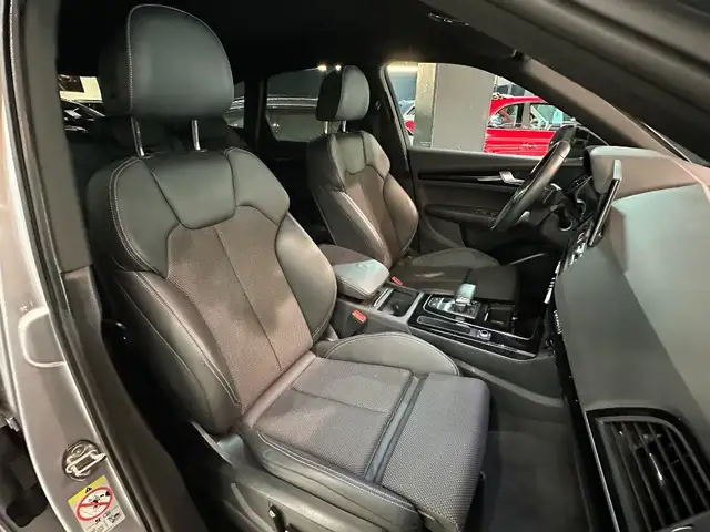 Audi Q5 view 14