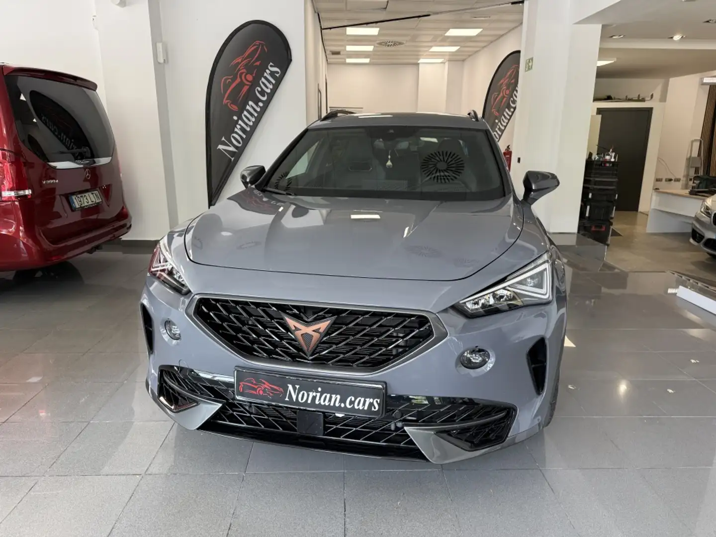 CUPRA Formentor 2.0 TSI 310 VZ DSG 4Drive Gris - 2