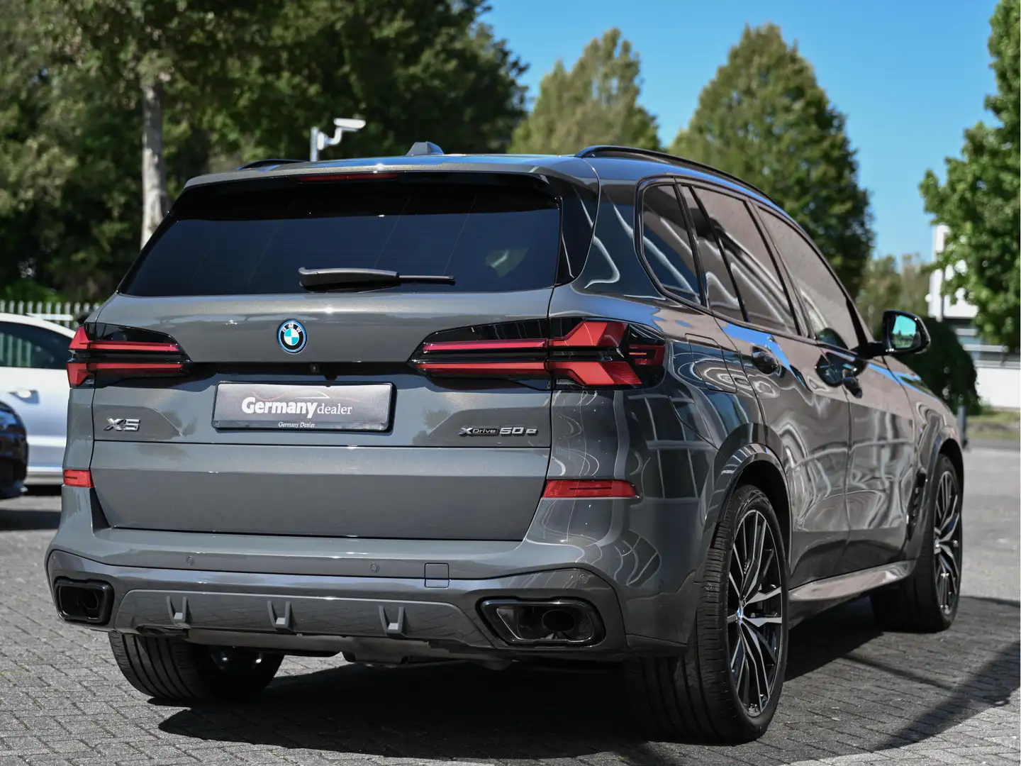 BMW X5 xDrive50e 489pk M-Sportpakket Black optic Ind-Drav Grijs - 2
