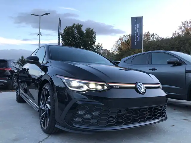 Volkswagen Golf view 4