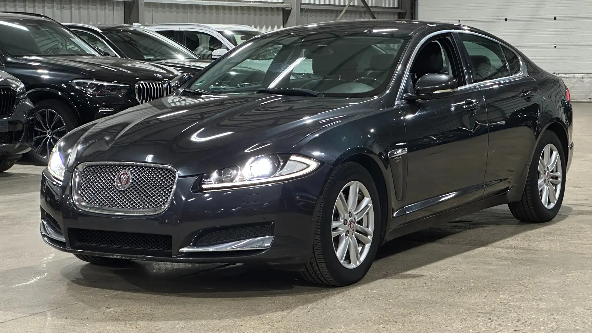 Jaguar XF XF E-Performance Aut. Pure Schwarz - 1