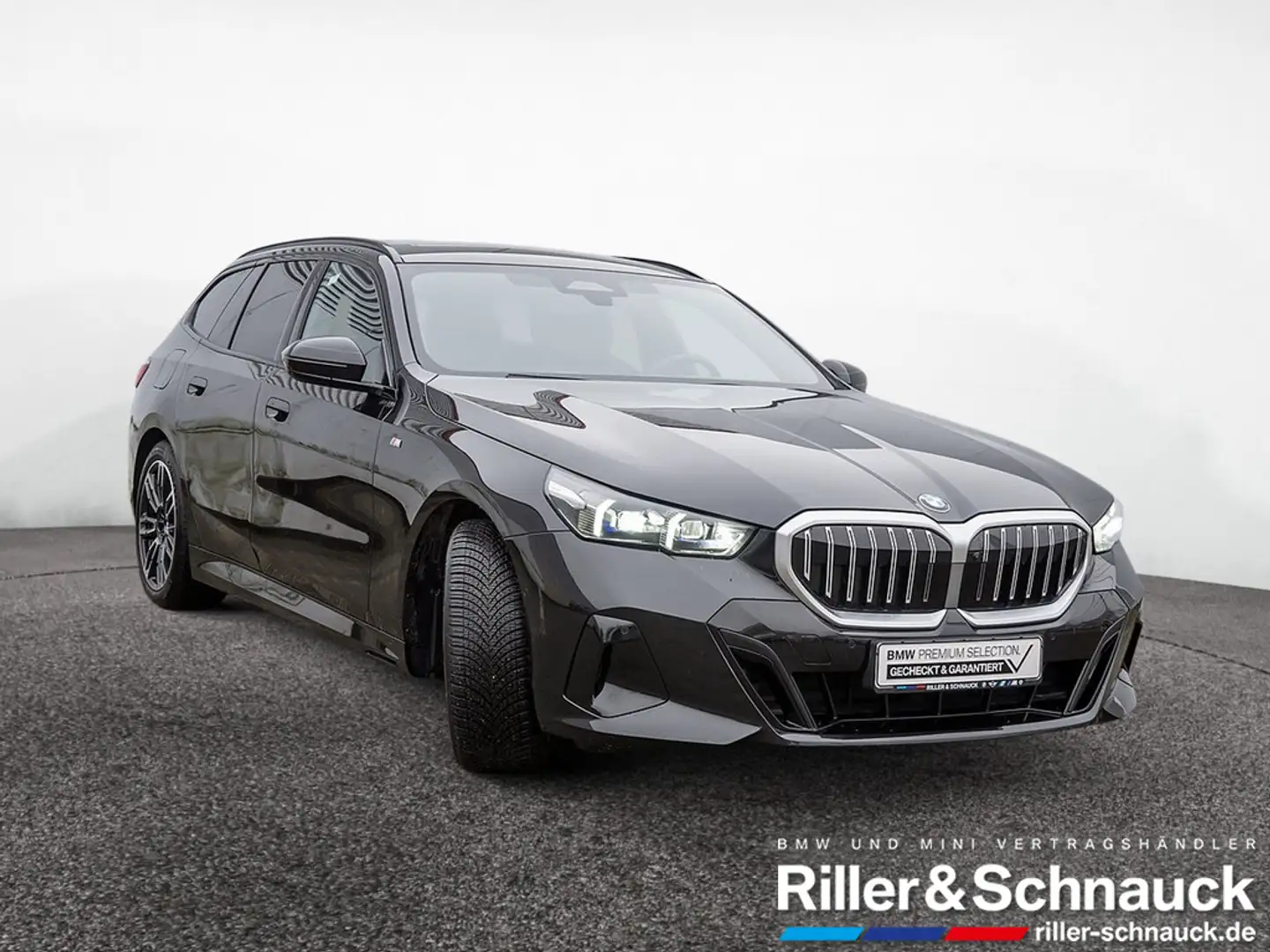 BMW 520 i Touring M-Sport AHK+PANO+STANDHZG+ACC+HU Schwarz - 2