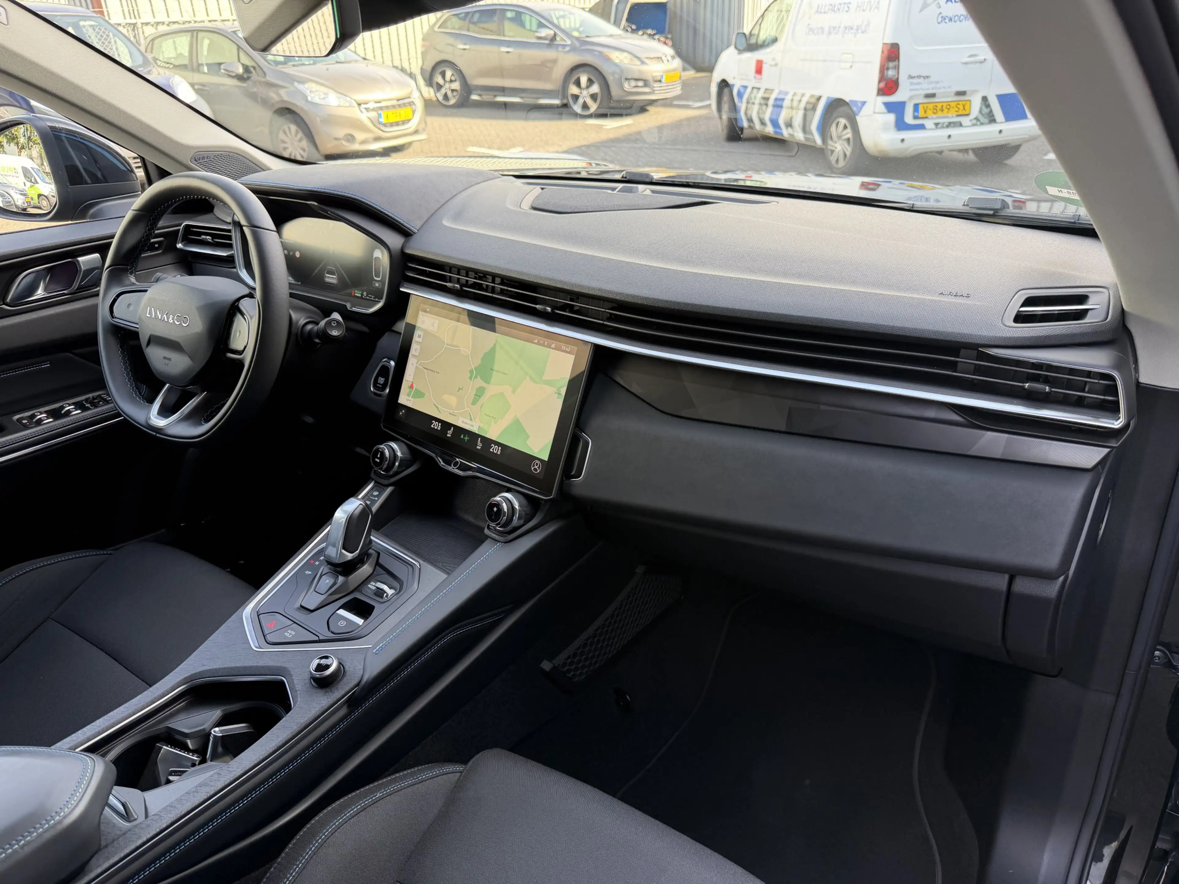Lynk & Co 01 262pk PHEV (Elektrisch Schuifdak - Infinity Sound — photo 46