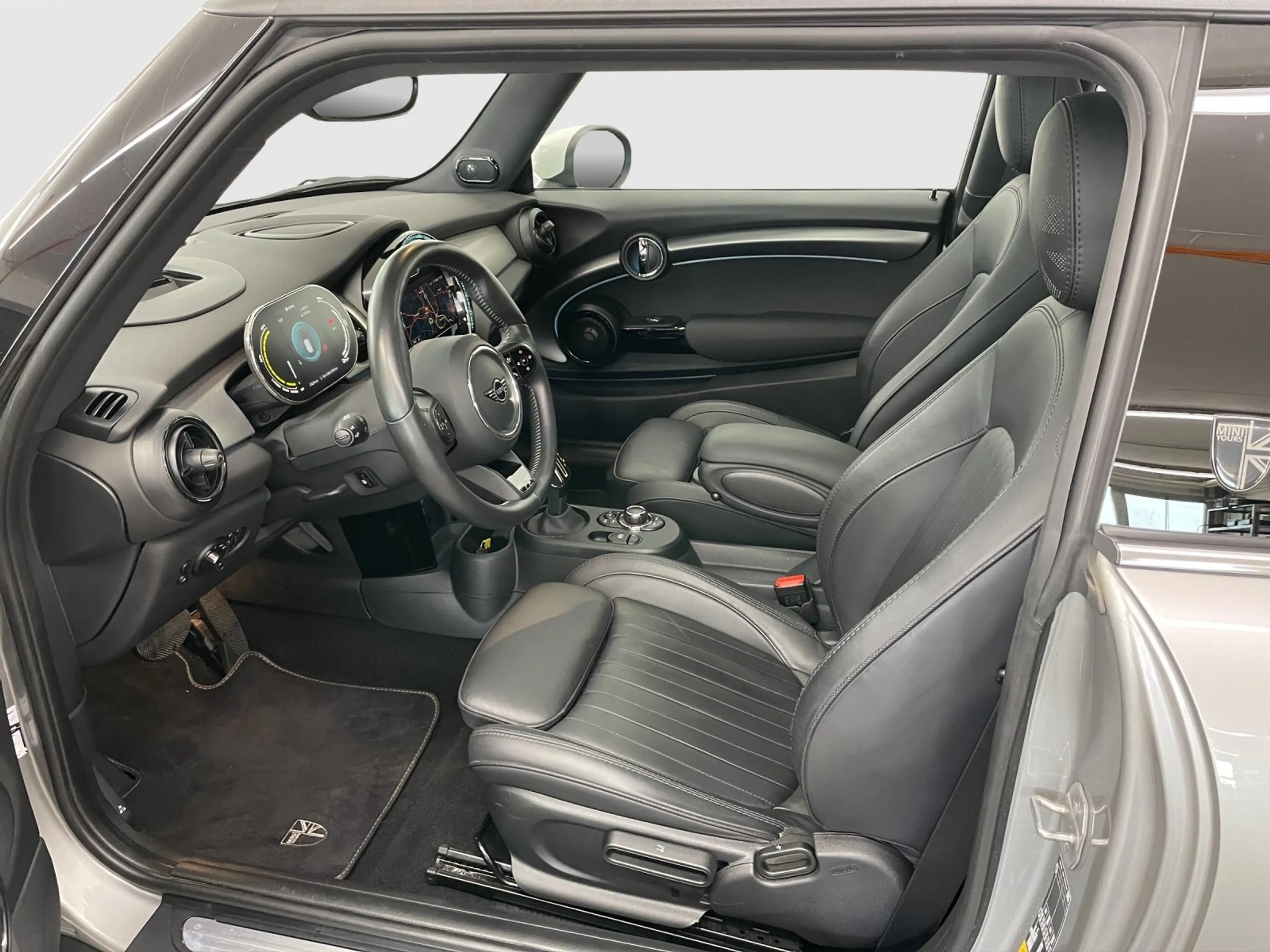 MINI Cooper SE Hatch — photo 11