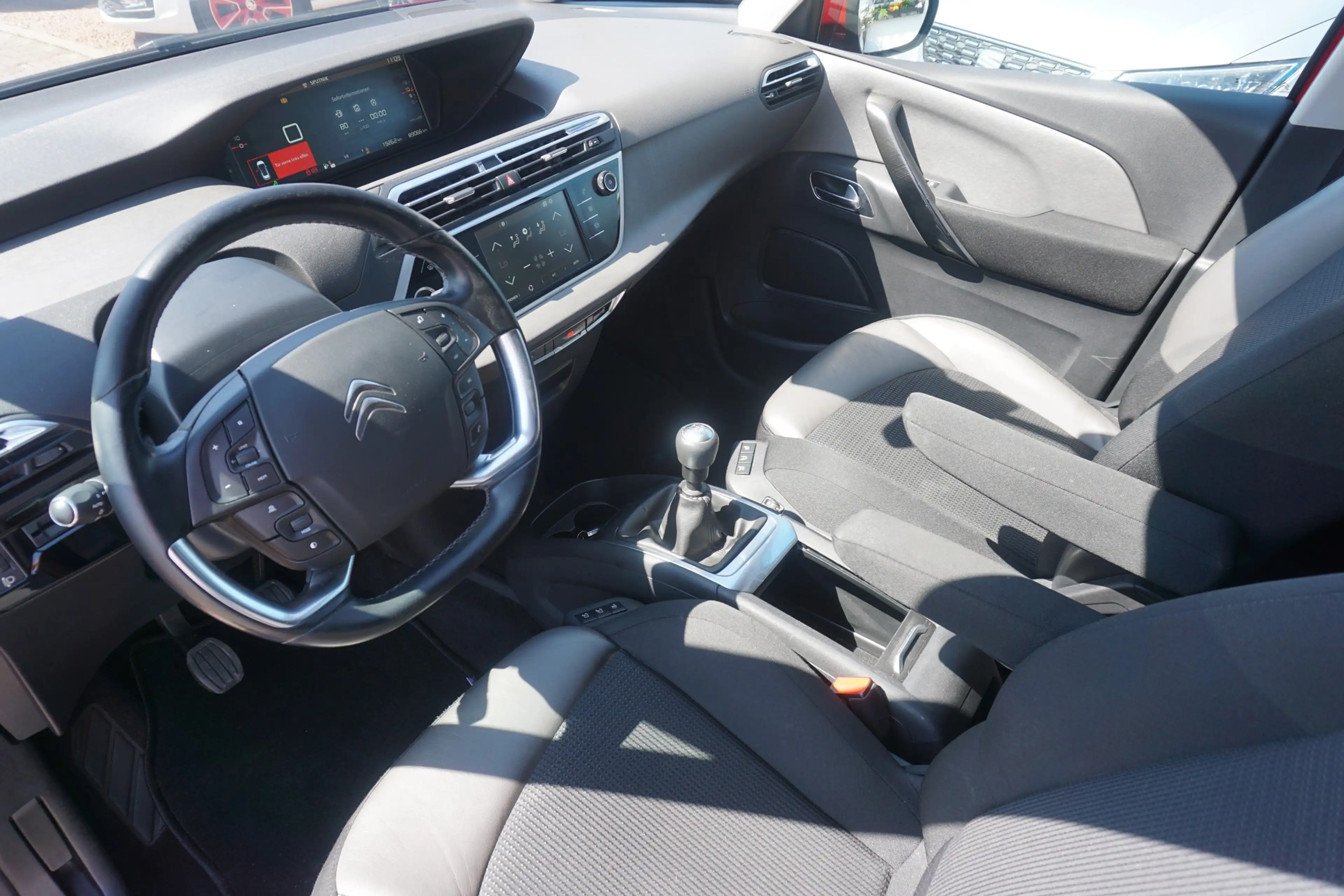 Citroen C4 Picasso 1.2 PureTech Shine LED Navi Kamera — photo 8