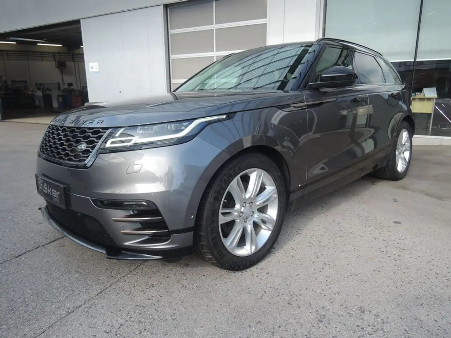 Land Rover Range Rover Velar R-Dynamic SE 3,0 V6 Allrad Grau - 2