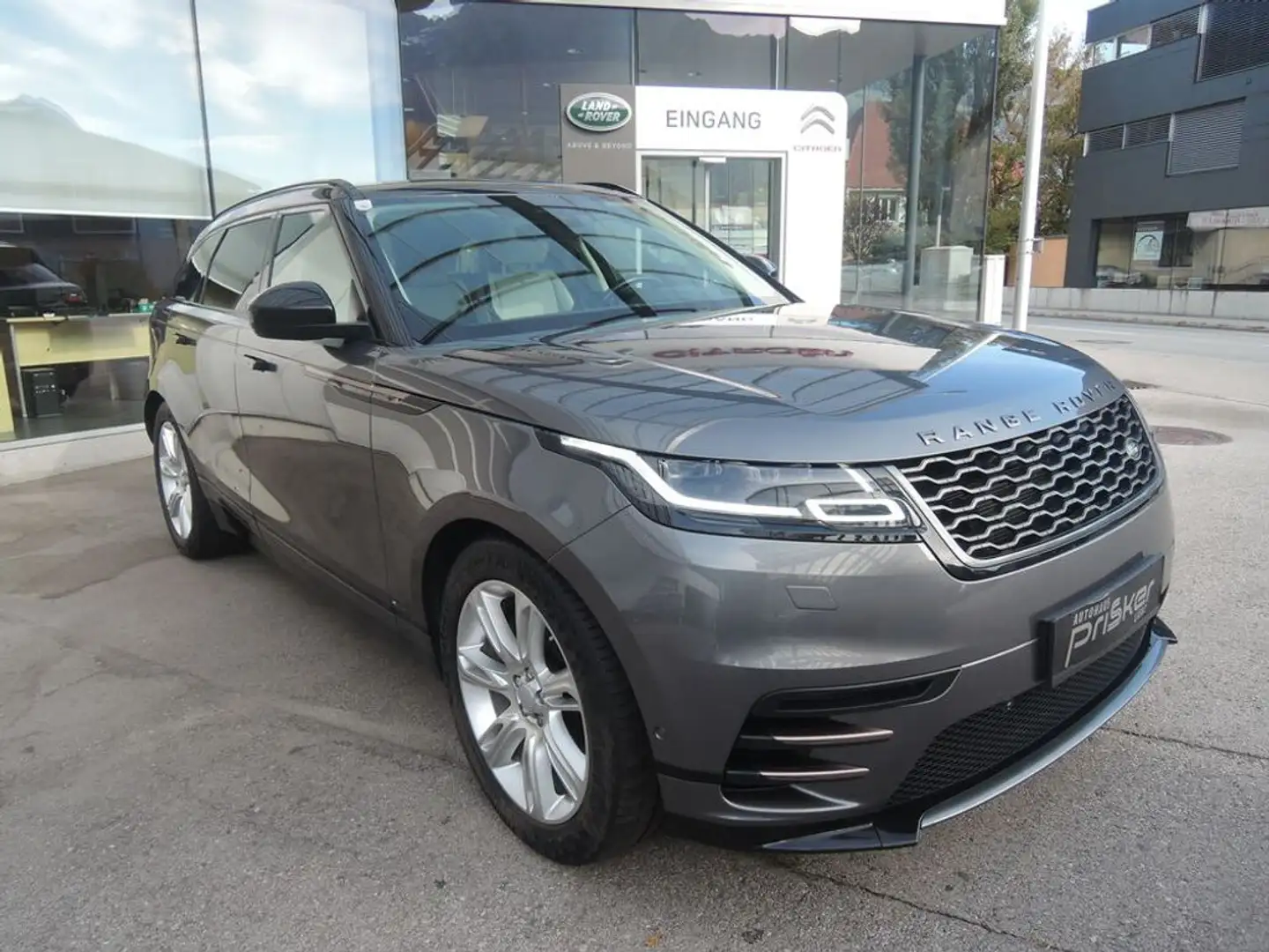 Land Rover Range Rover Velar R-Dynamic SE 3,0 V6 Allrad Grijs - 1