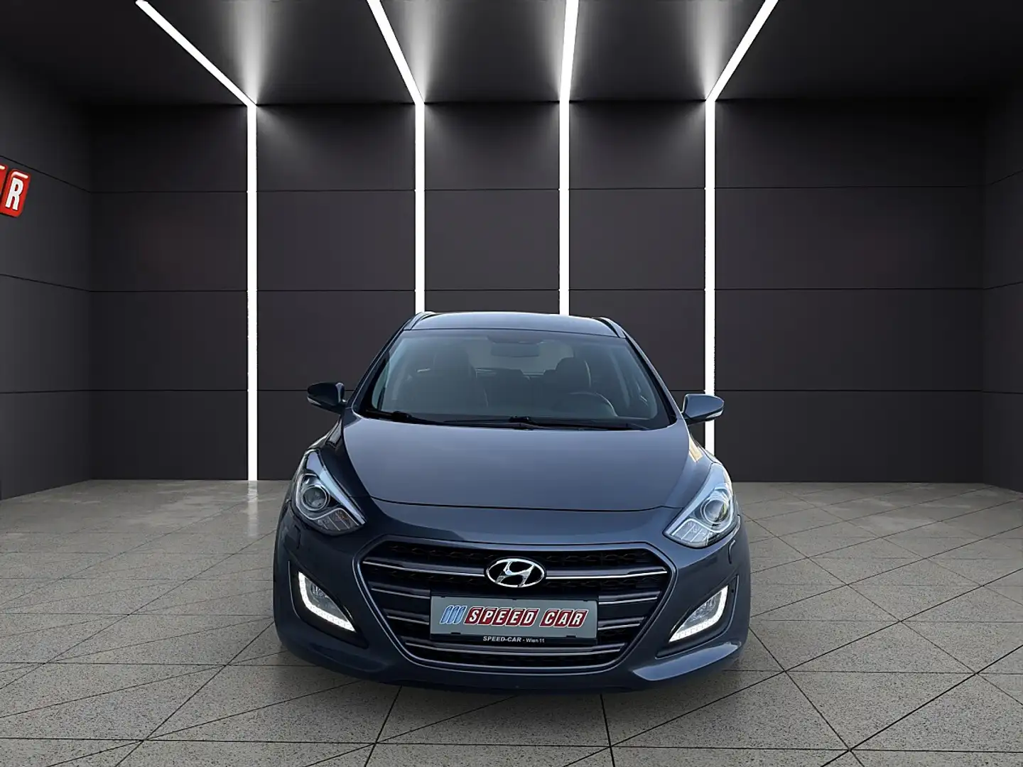 Hyundai i30 CW 1,6 GDI DCT Premium Grau - 2