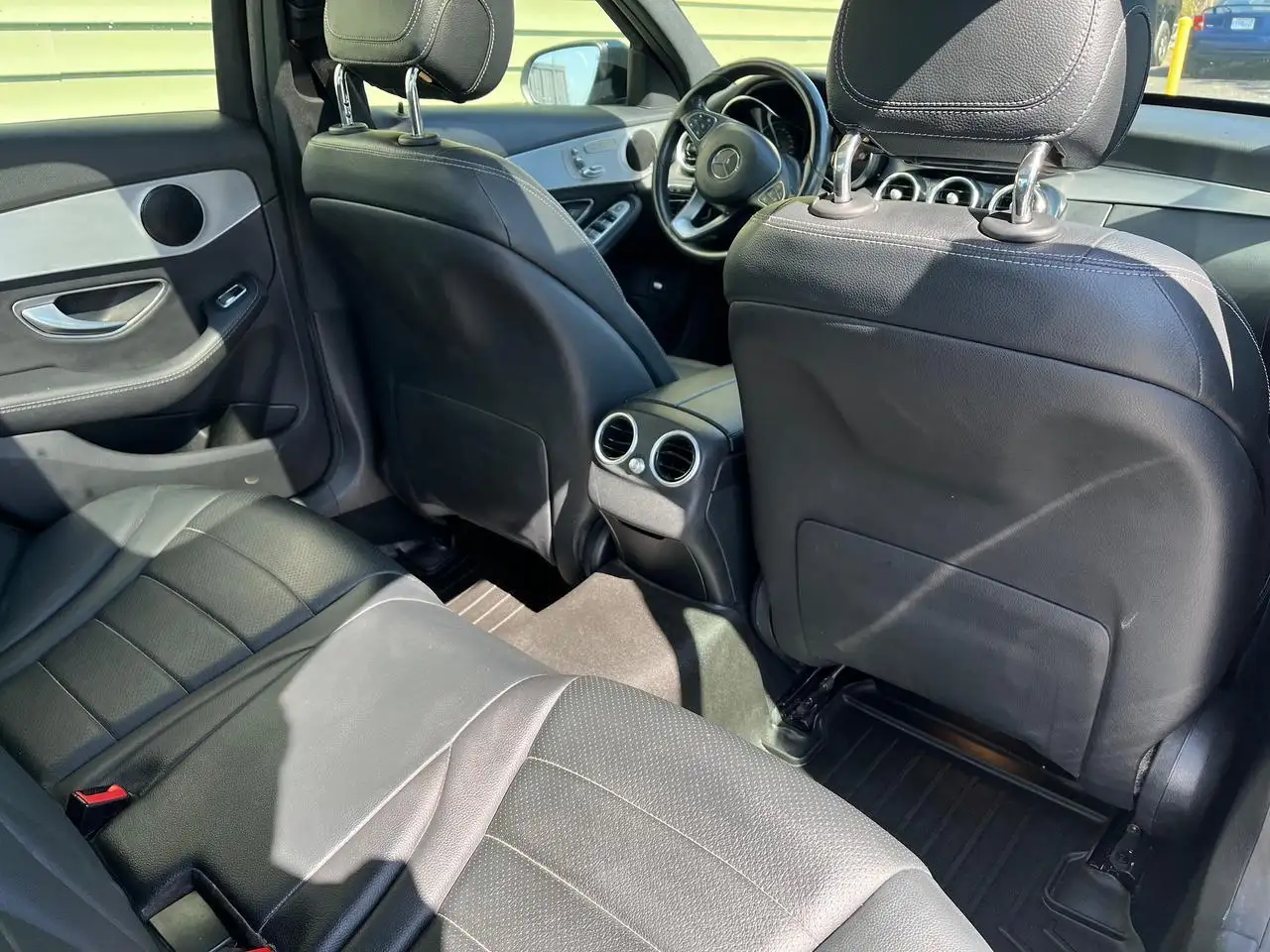 Mercedes-Benz C-Class снимка Mercedes-Benz C-Class