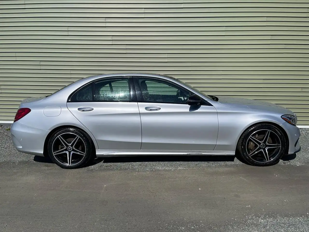 Mercedes-Benz C-Class снимка Mercedes-Benz C-Class