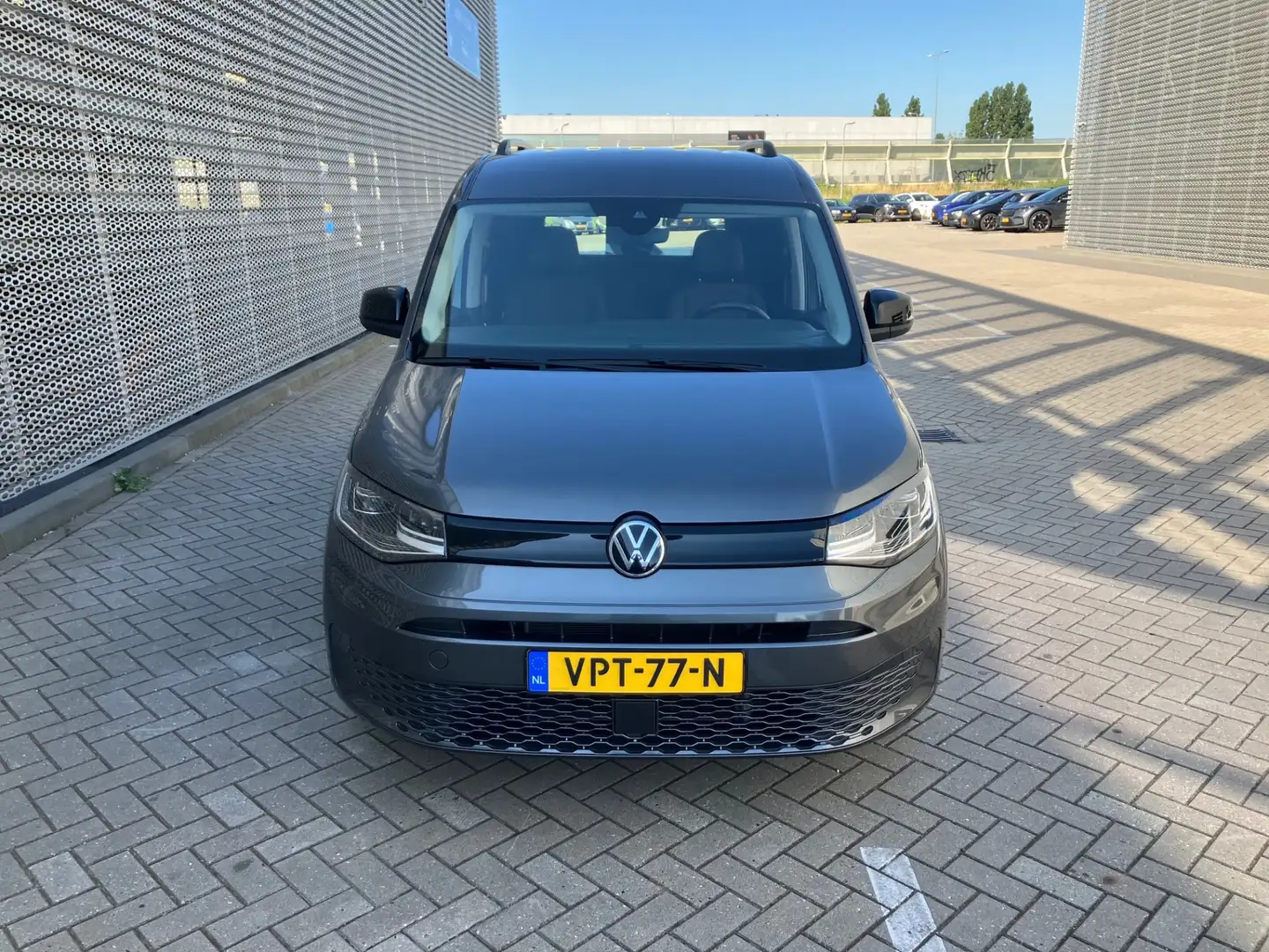 Volkswagen Caddy Cargo 1st Edition 2.0 TDI 122 PK DSG Grijs - 2