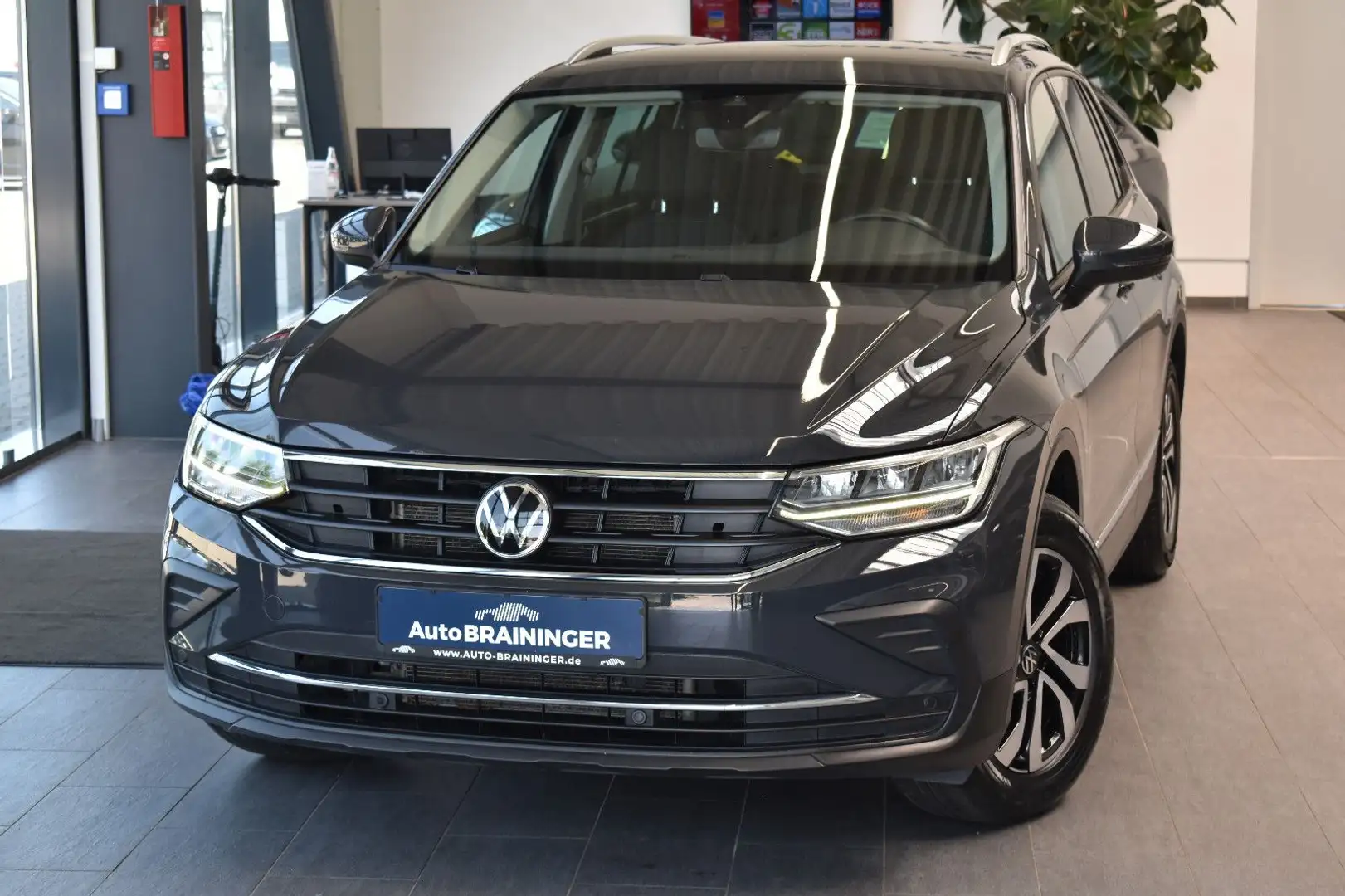 Volkswagen Tiguan 2.0TDI DSG Active LED~Navi3D~ACC~PDC~DAB Grau - 1