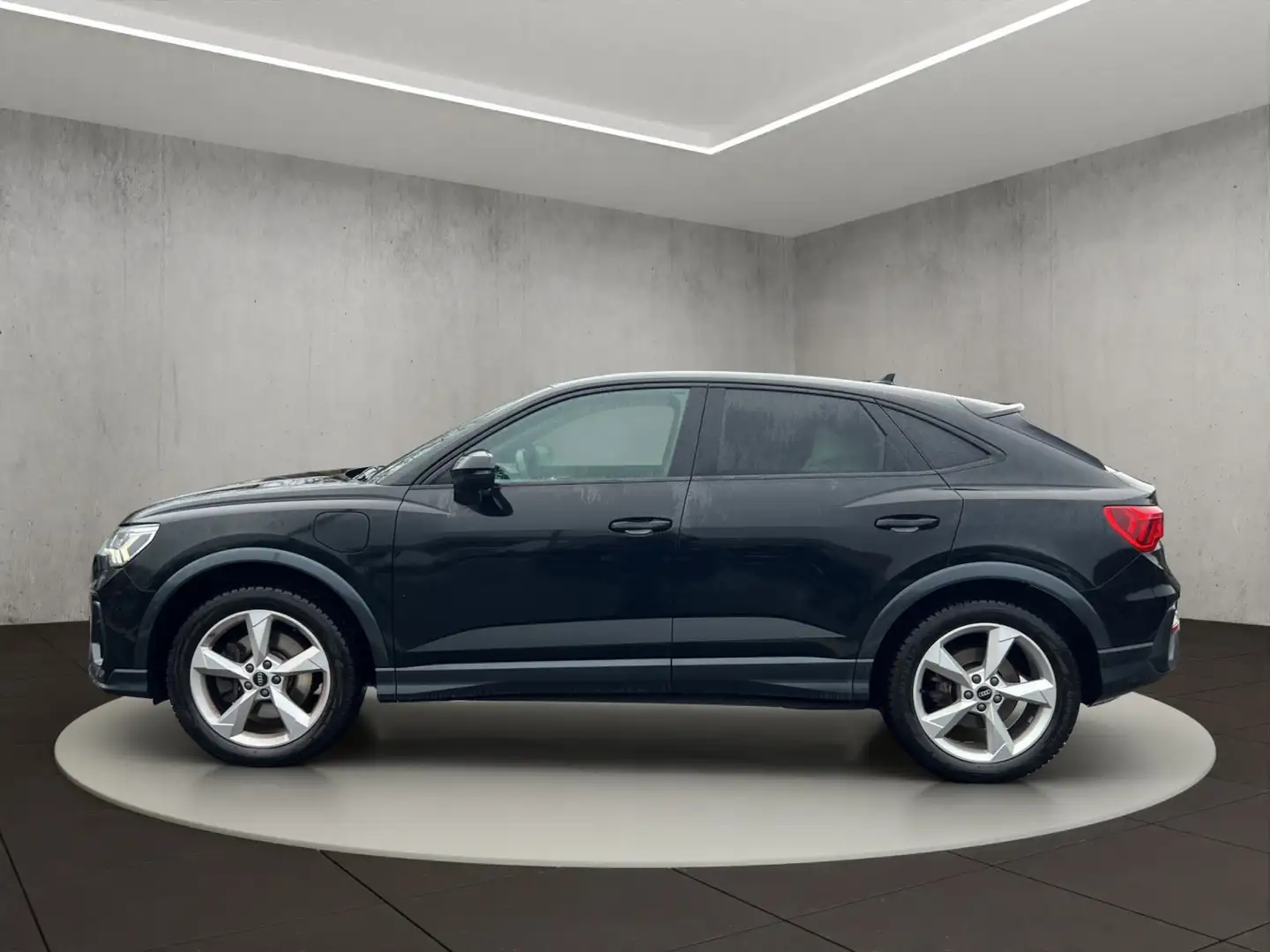 Audi Q3 45 TFSI e SONOS Schwarz - 2