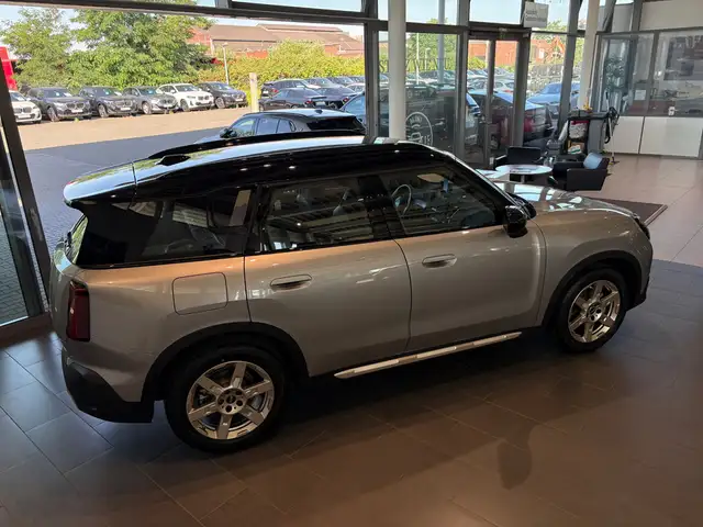 Mini Countryman view 8