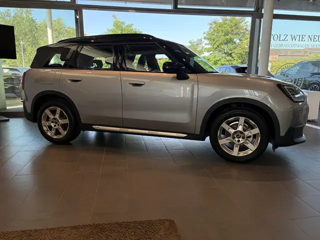 Mini Countryman view 9