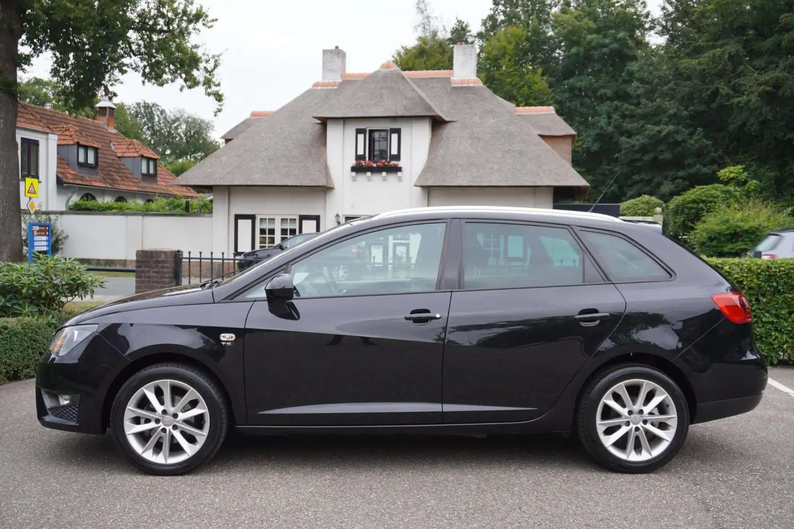 SEAT Ibiza ST 1.2 TSI FR Airco Cruise Navi Zwart - 2