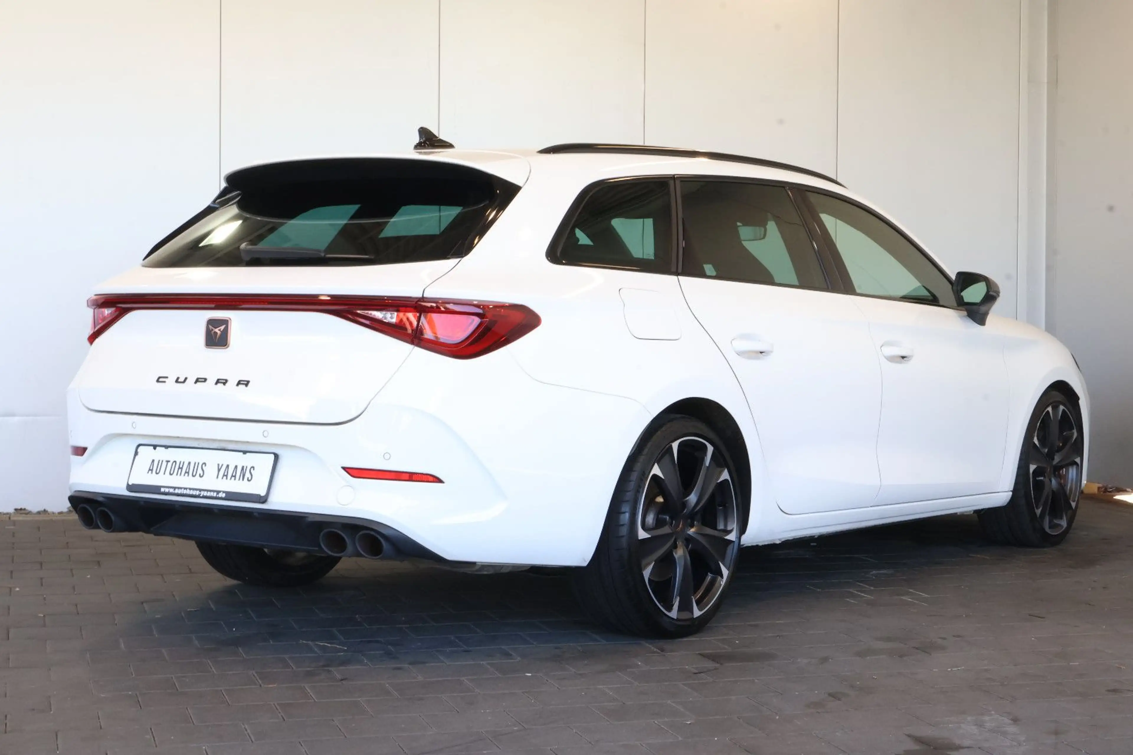 CUPRA Leon ST VZ 2.0 TSI 4Drive AID+ACC+SIDE+LED+19" — photo 4