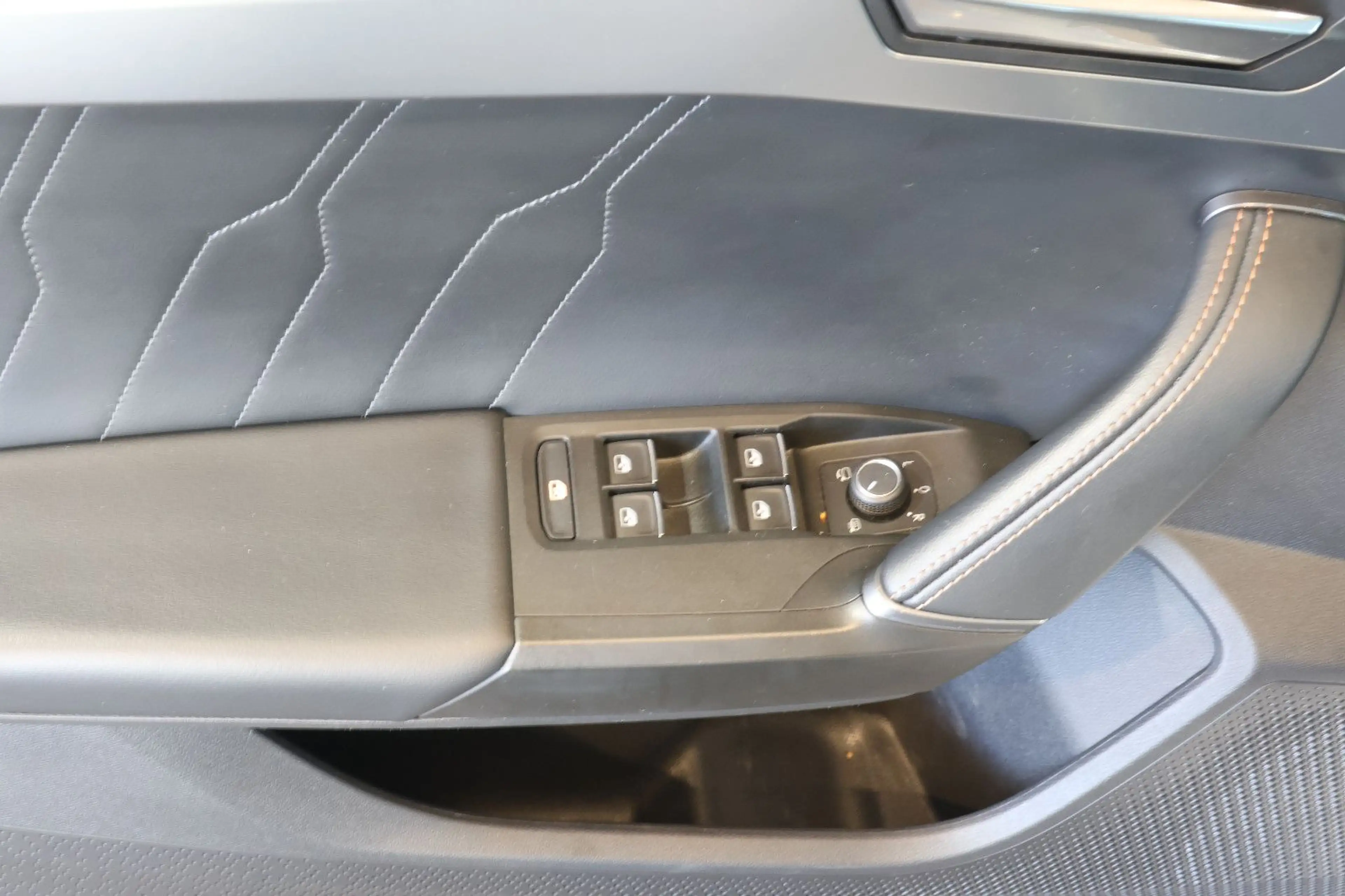 CUPRA Leon ST VZ 2.0 TSI 4Drive AID+ACC+SIDE+LED+19" — photo 11
