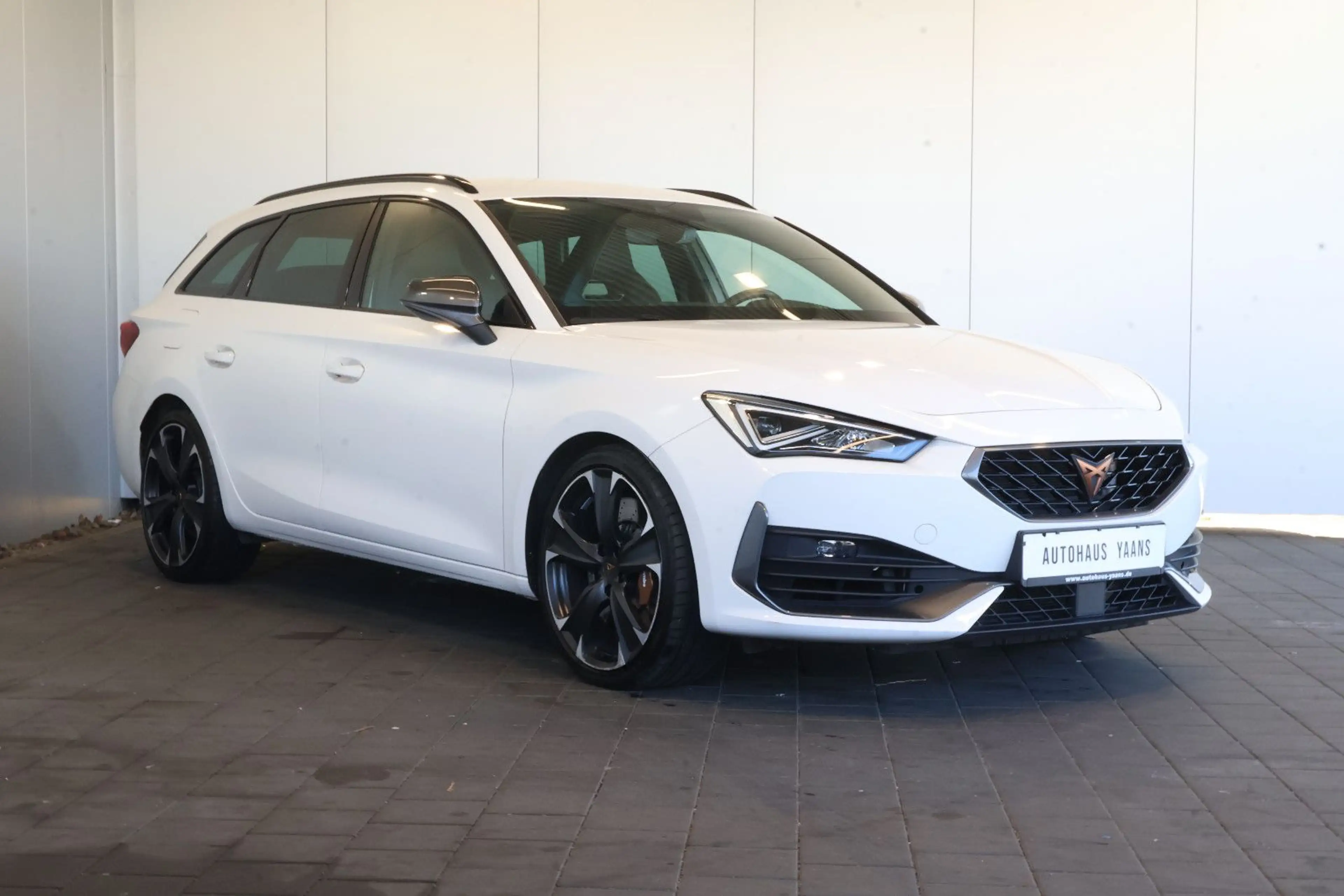 CUPRA Leon ST VZ 2.0 TSI 4Drive AID+ACC+SIDE+LED+19" — photo 3