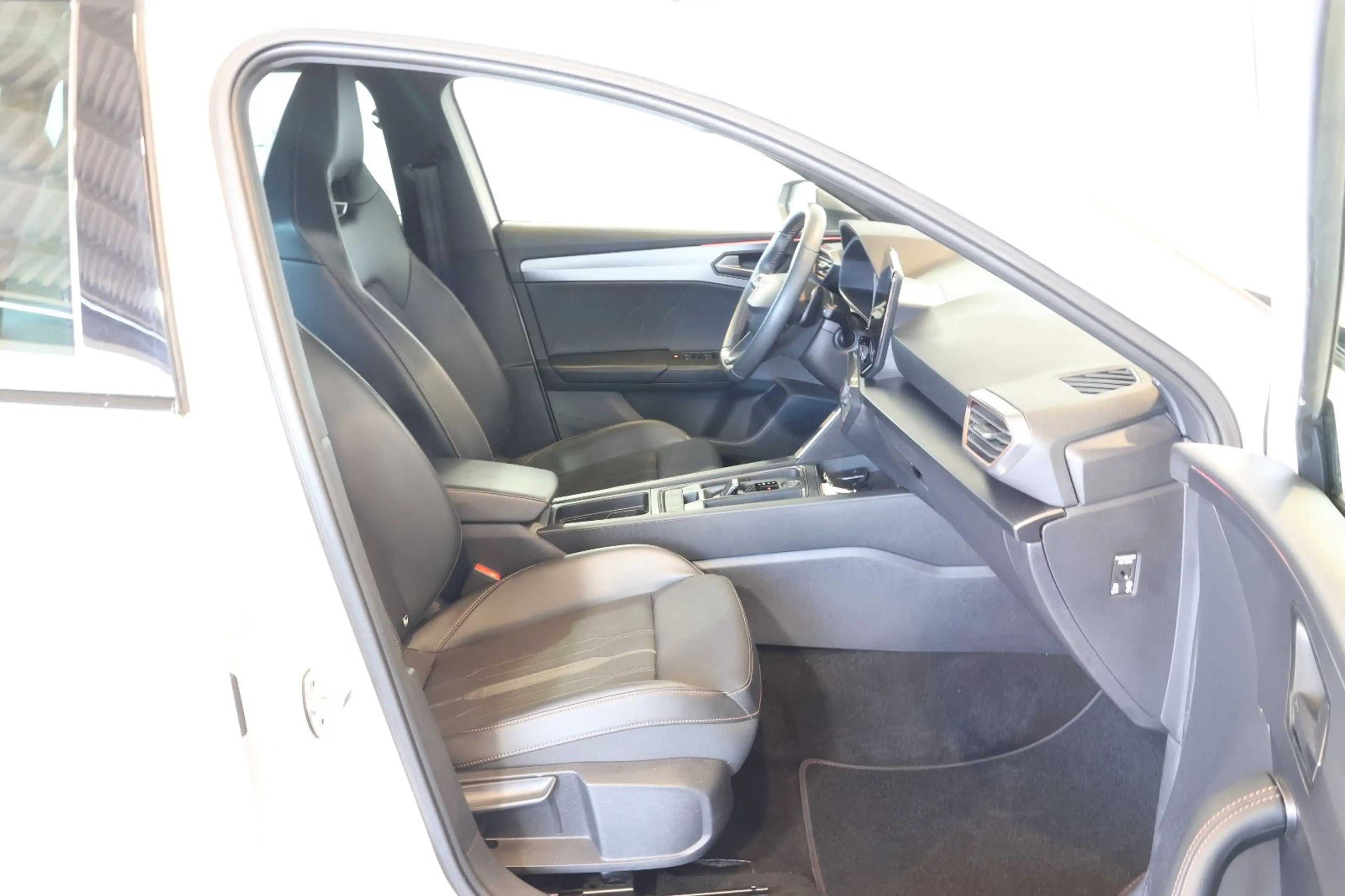 CUPRA Leon ST VZ 2.0 TSI 4Drive AID+ACC+SIDE+LED+19" — photo 14