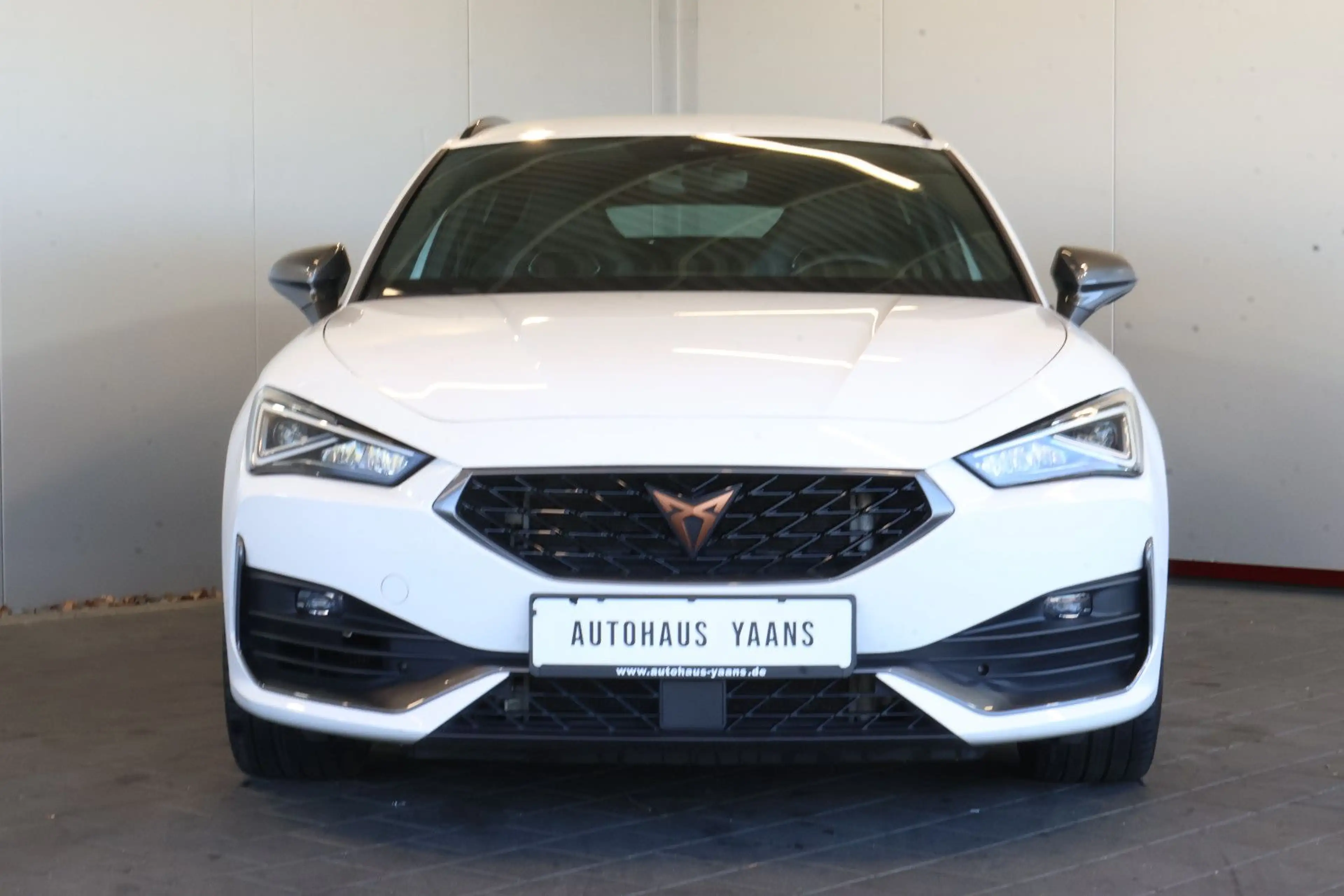 CUPRA Leon ST VZ 2.0 TSI 4Drive AID+ACC+SIDE+LED+19" — photo 2