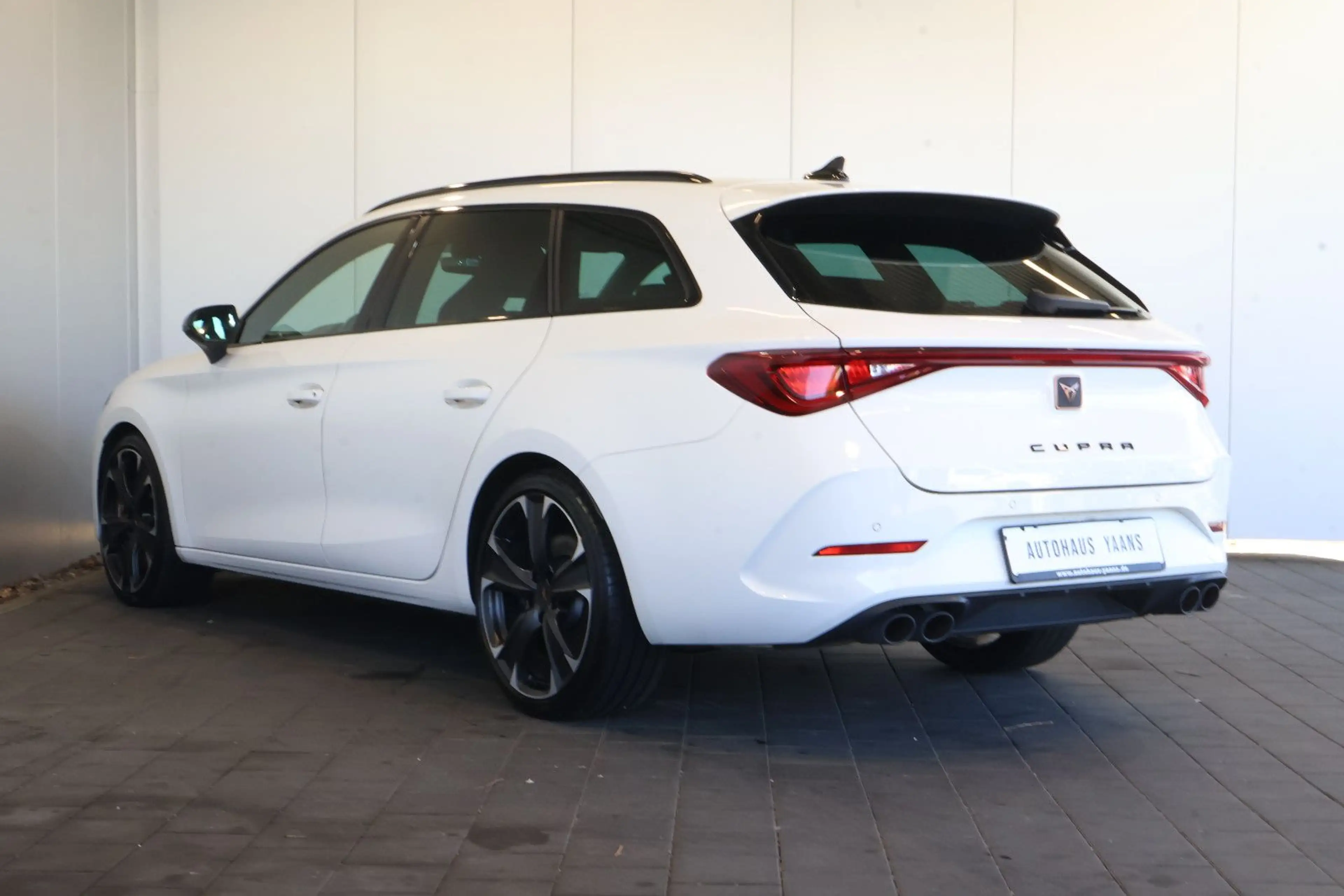 CUPRA Leon ST VZ 2.0 TSI 4Drive AID+ACC+SIDE+LED+19" — photo 6