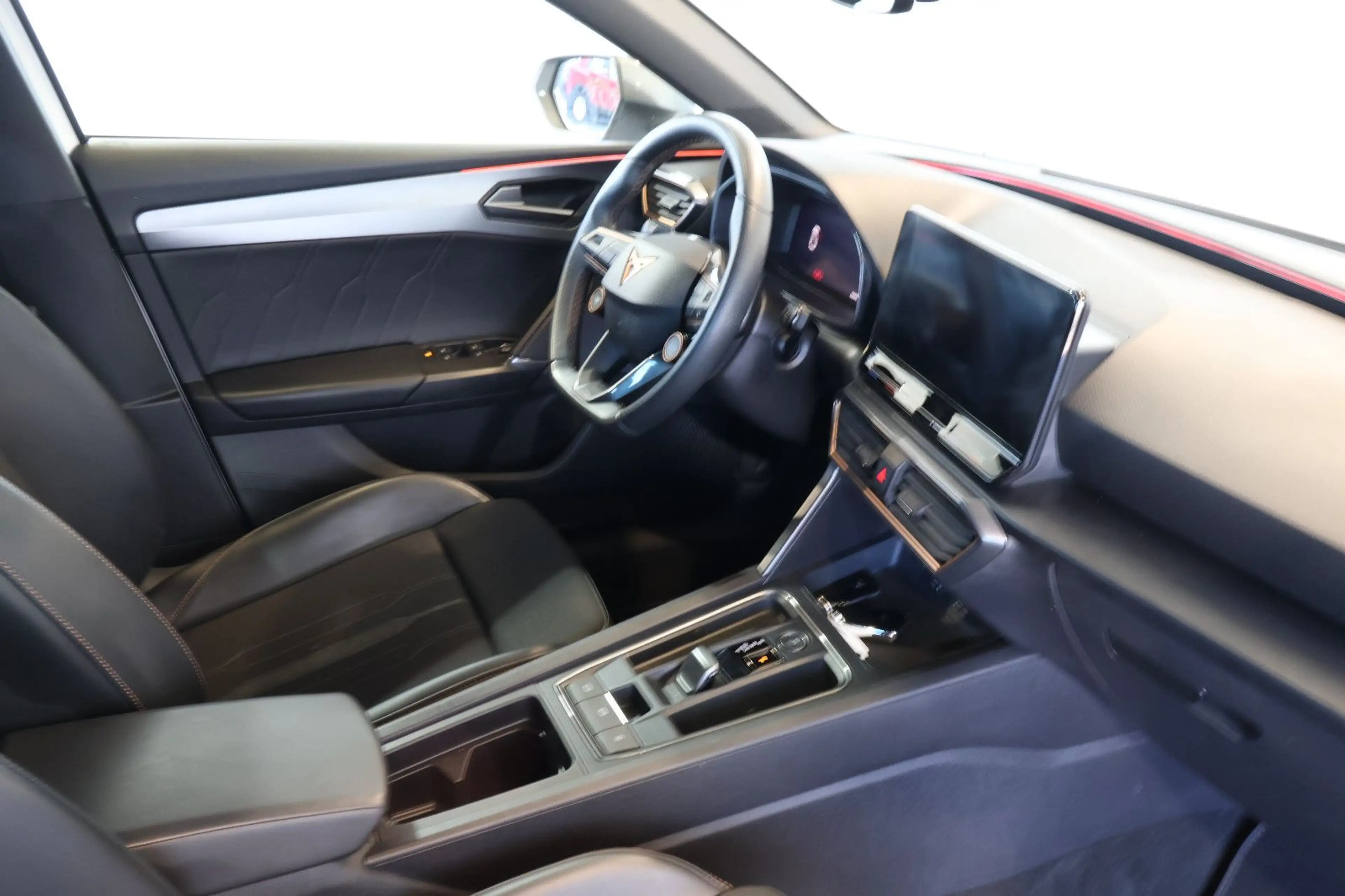 CUPRA Leon ST VZ 2.0 TSI 4Drive AID+ACC+SIDE+LED+19" — photo 13