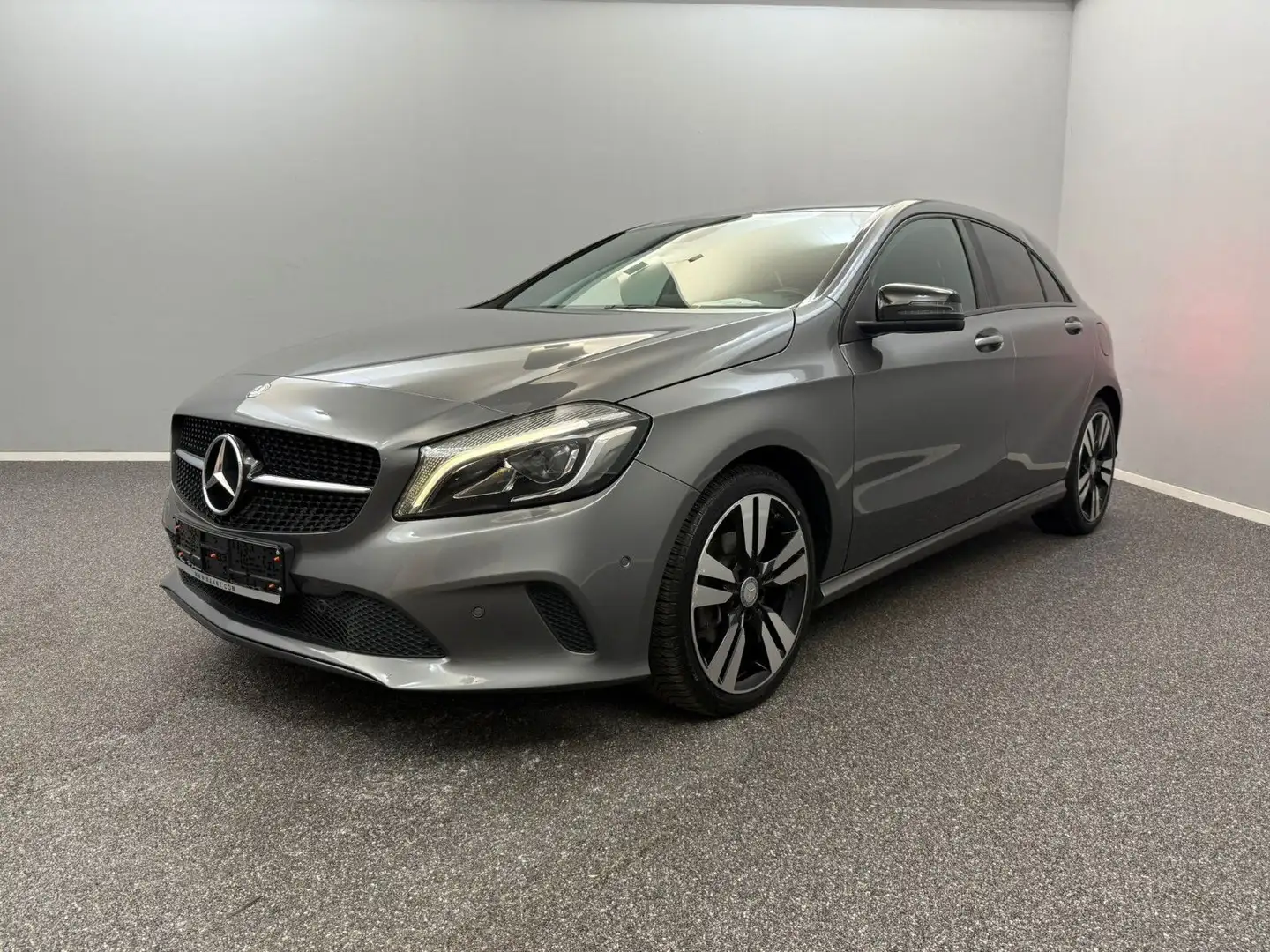 Mercedes-Benz A 220 d 4Matic*LED*KAMERA*AMBI-LIGHT*NAVI*NIGHT Szürke - 1