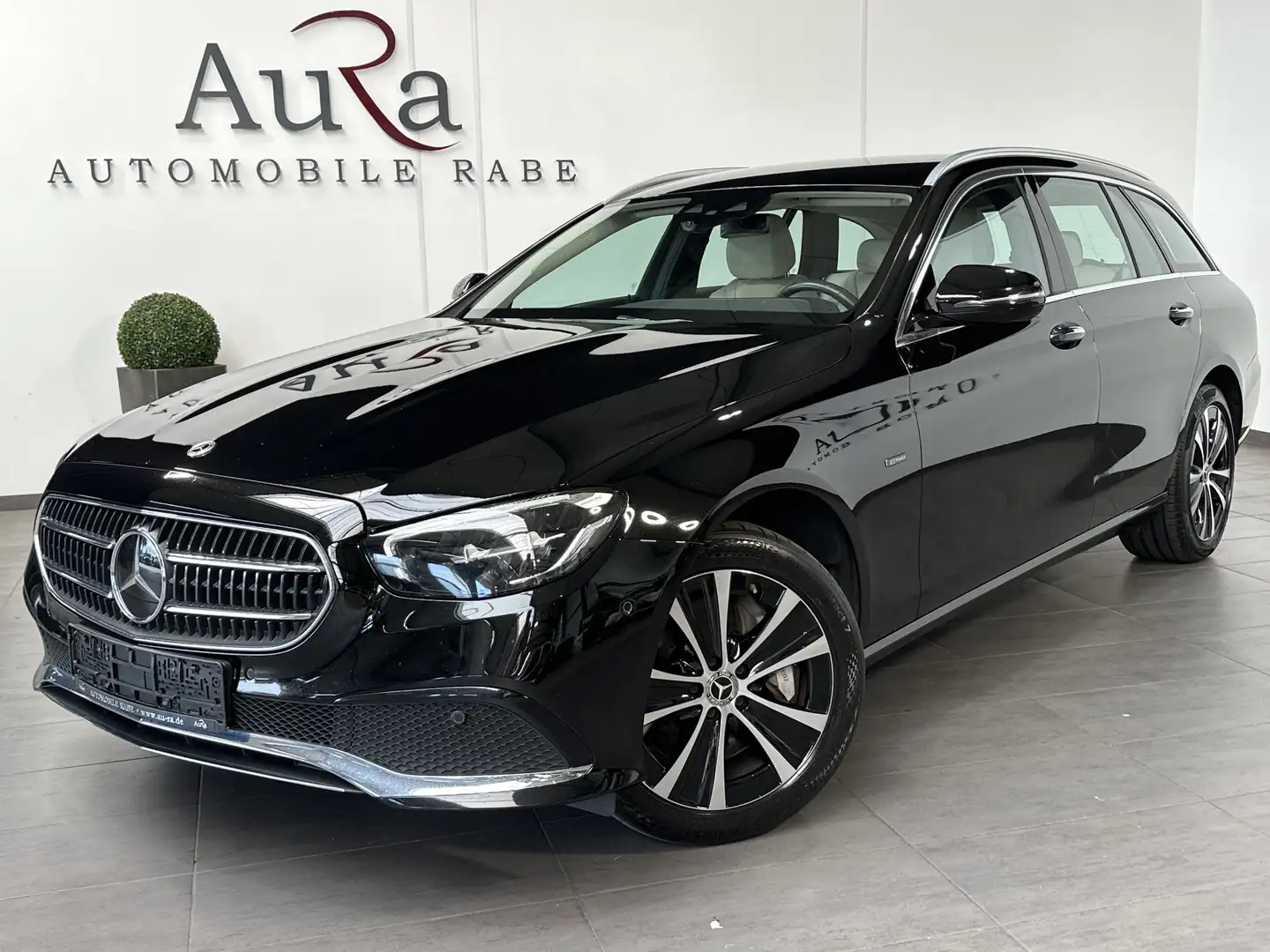 Mercedes-Benz E 300 T 4Matic Avantgarde NAV+LED+AHK+DISTRONIC Negru - 2