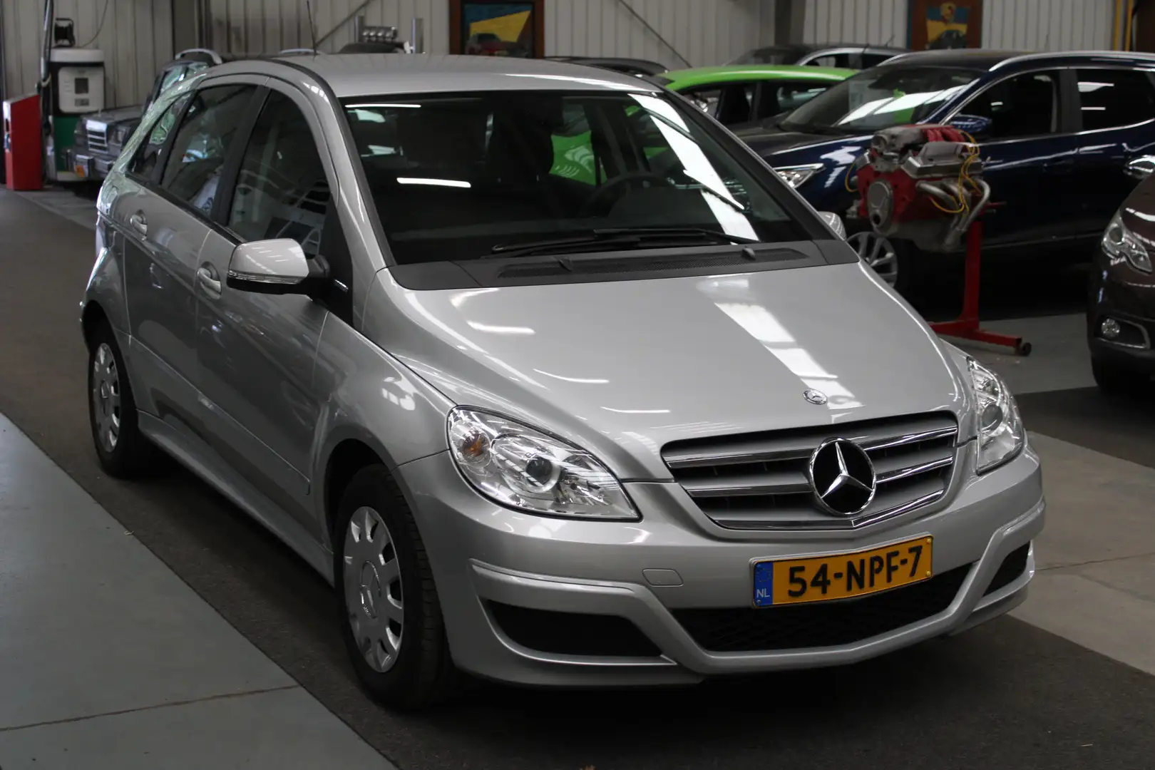 Mercedes-Benz B 160 BlueEFFICIENCY Apple Carplay, Trekhaak, Airco Grijs - 2