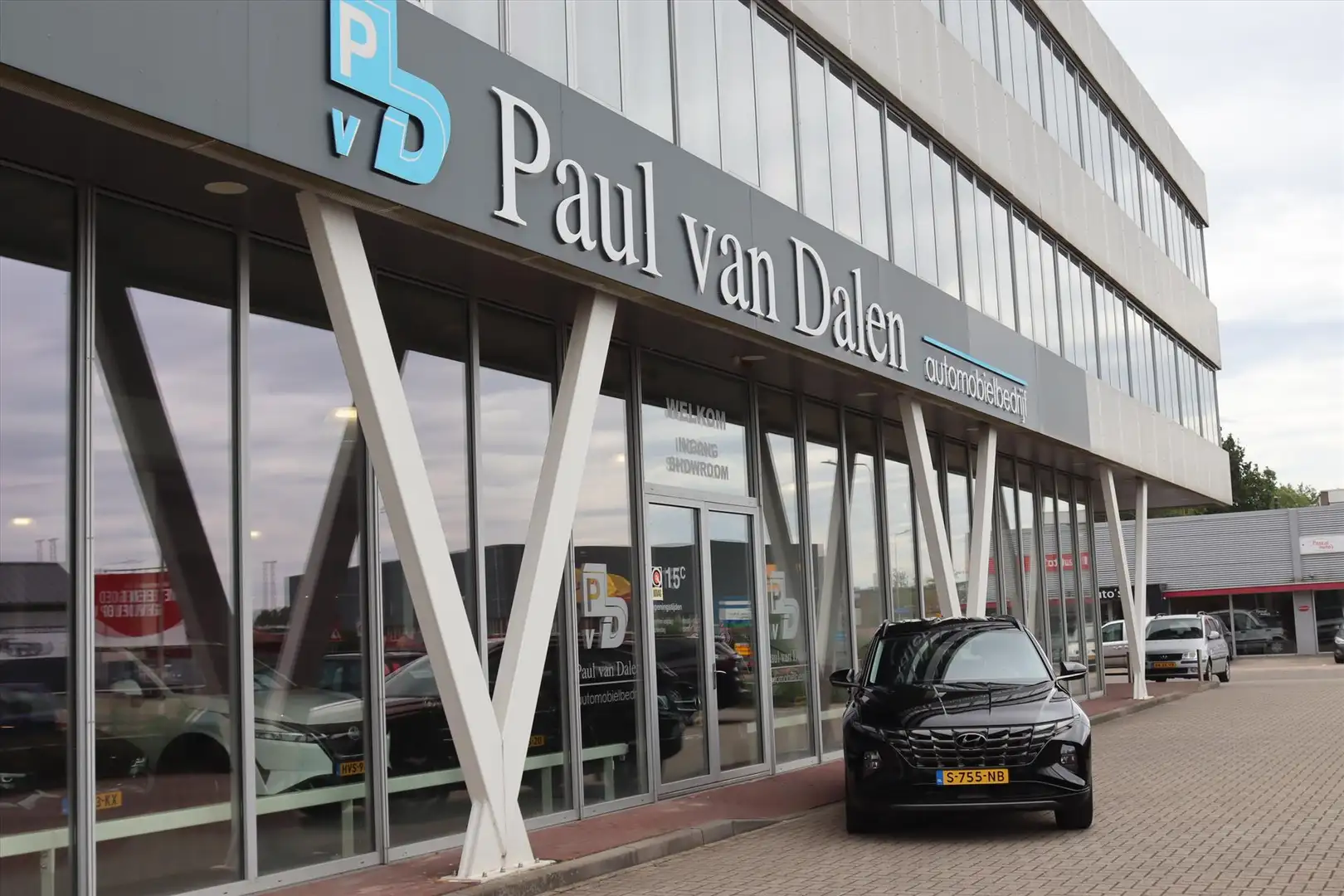 Hyundai TUCSON 1.6 T-GDi HEV 230PK AUTOMAAT PREMIUM 1e Eigenaar | Noir - 2