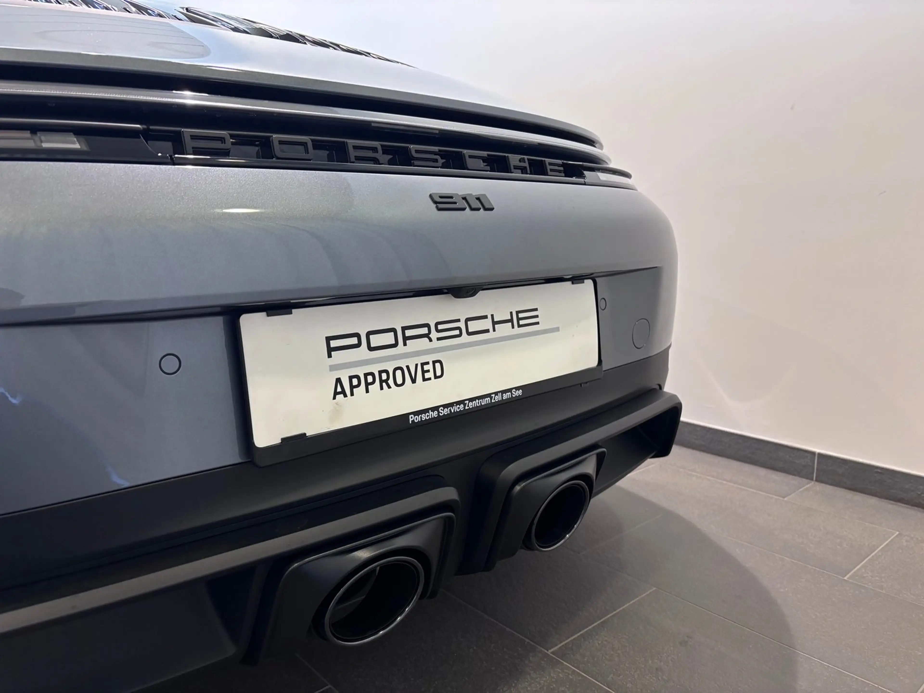Porsche 911 Carrera 4 GTS — photo 7