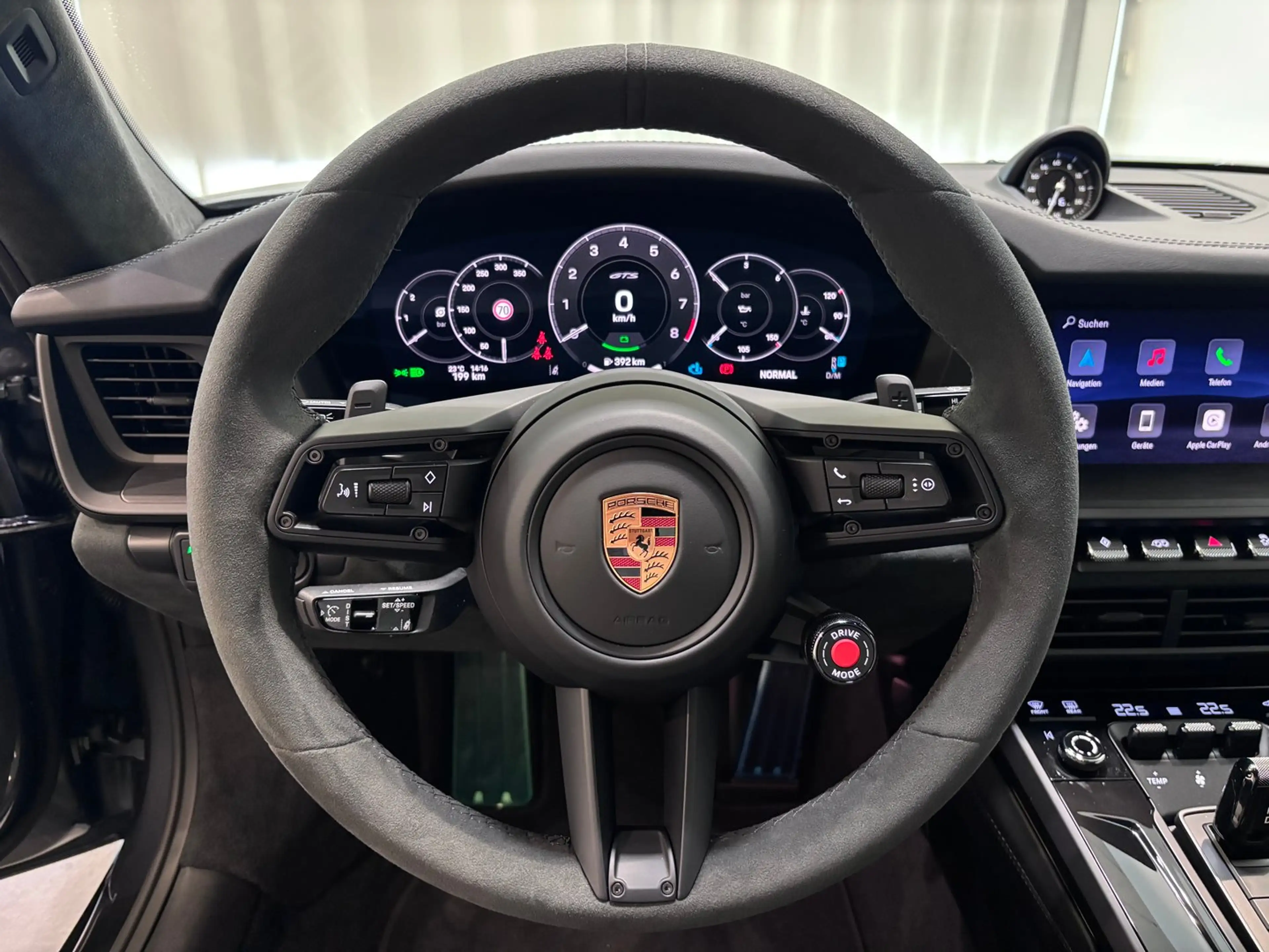 Porsche 911 Carrera 4 GTS — photo 14