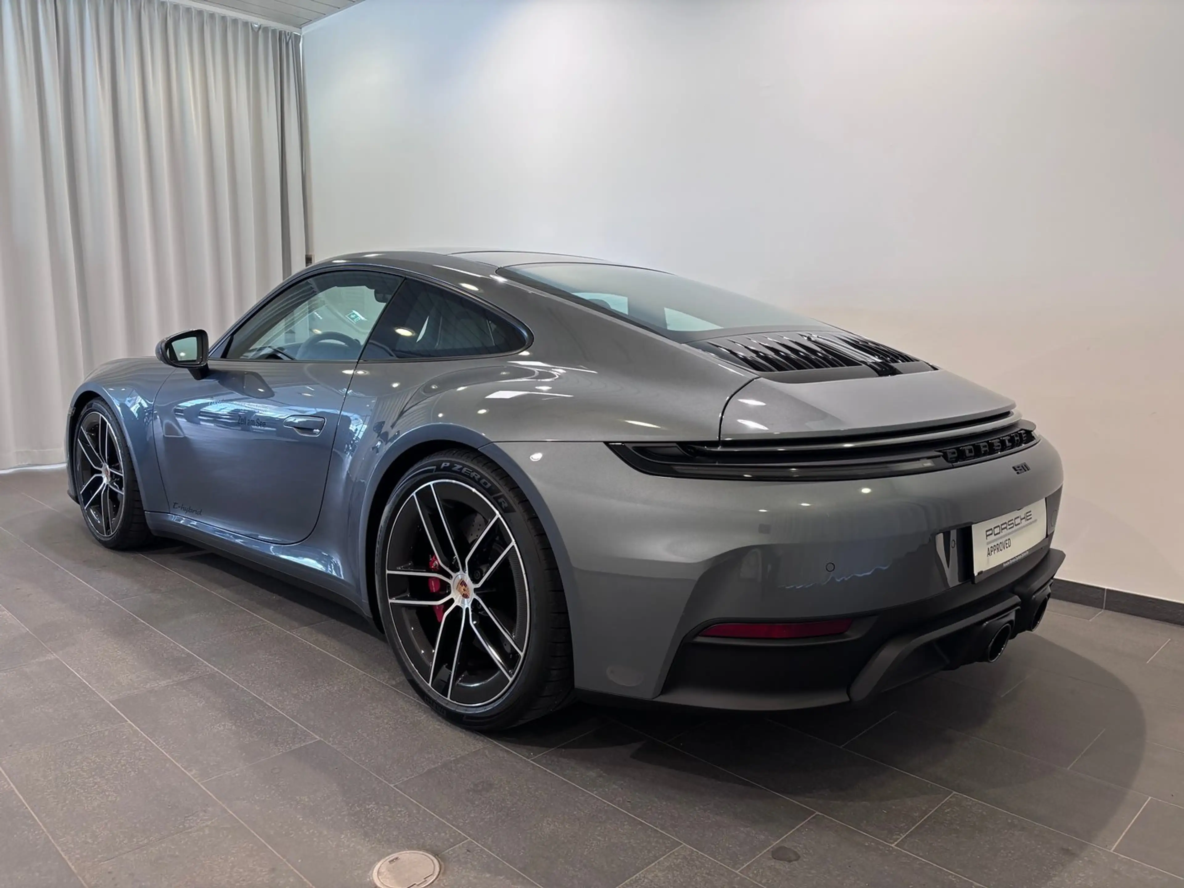 Porsche 911 Carrera 4 GTS — photo 5