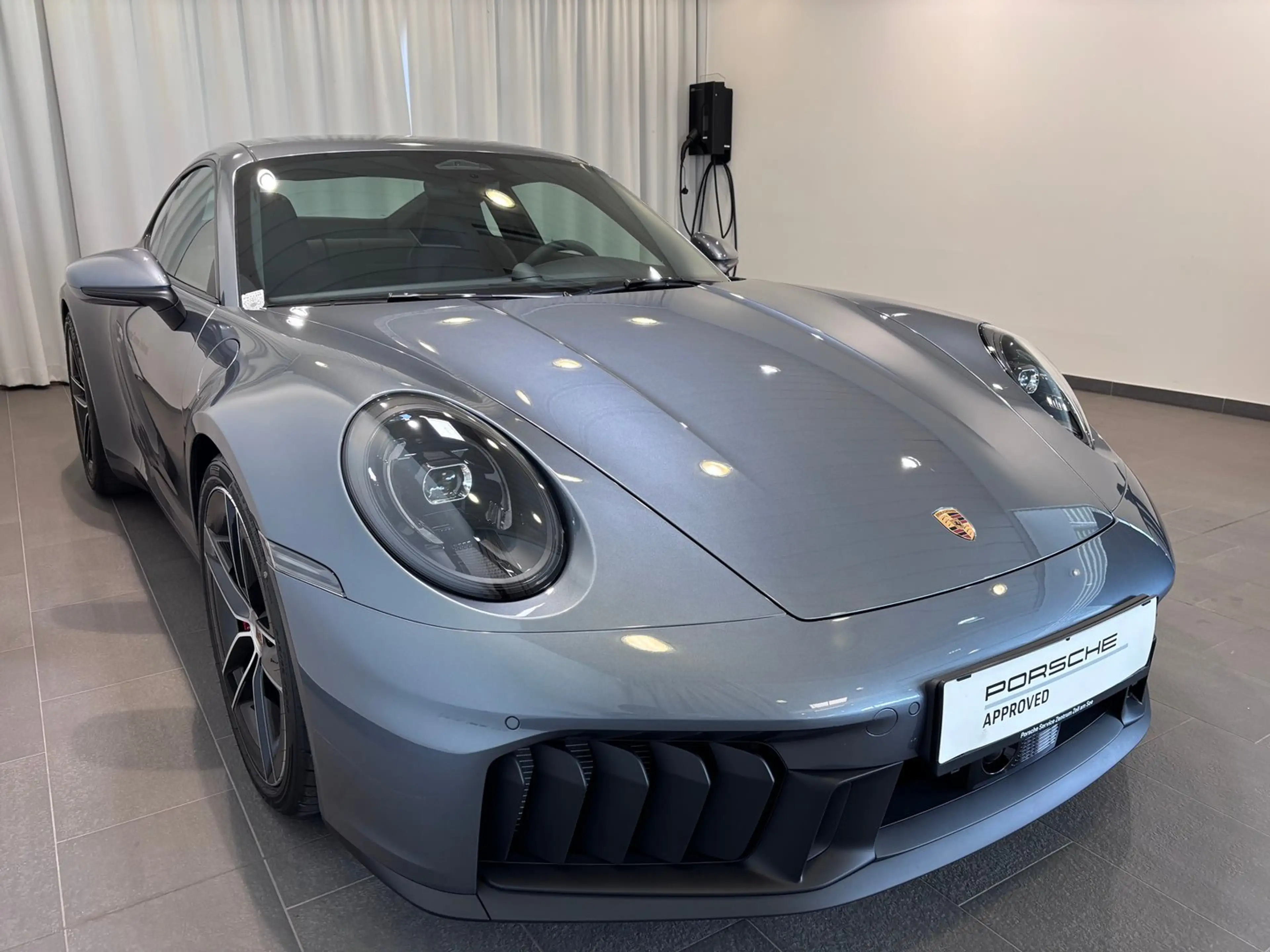 Porsche 911 Carrera 4 GTS — photo 2