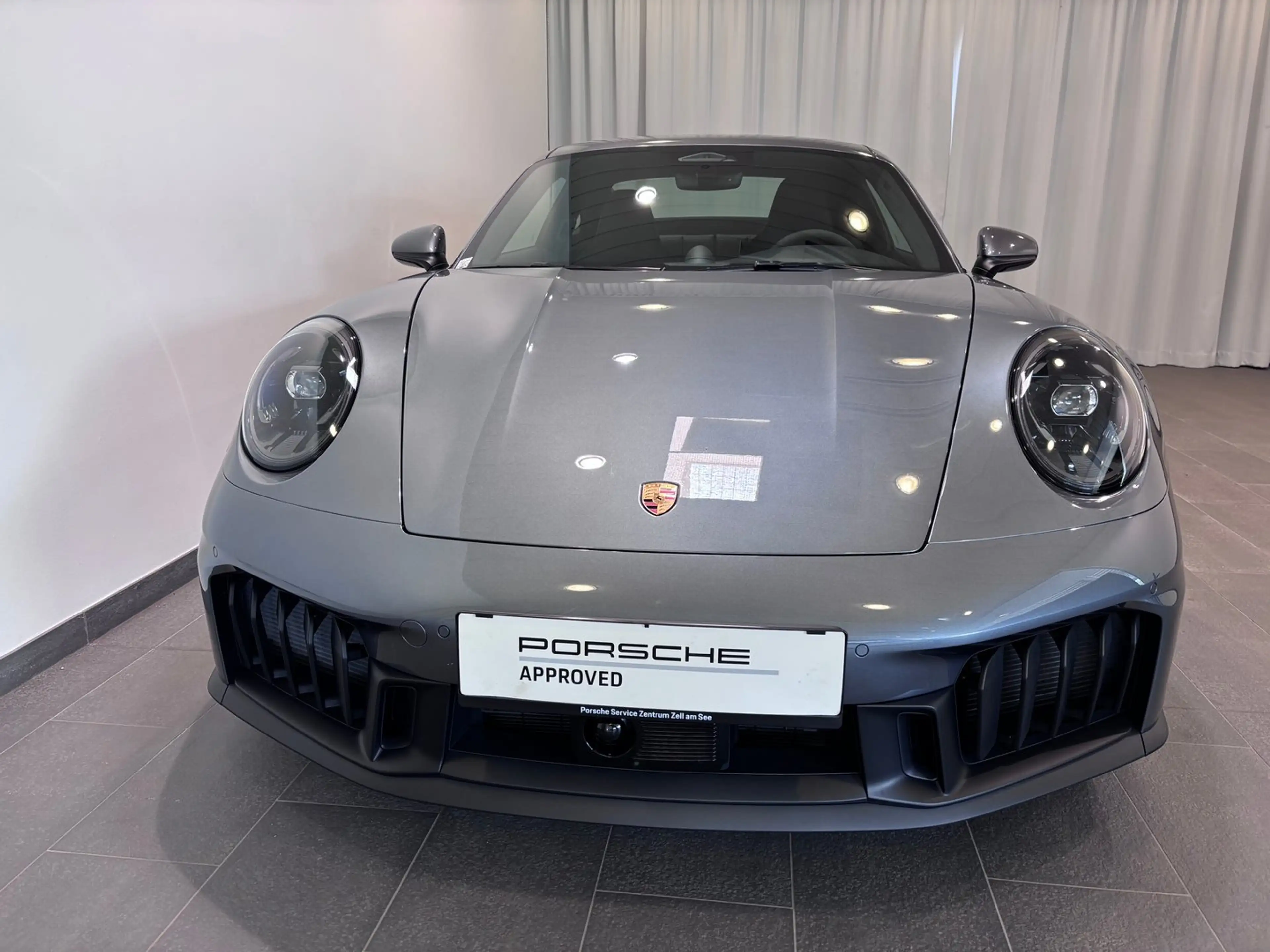 Porsche 911 Carrera 4 GTS — photo 3