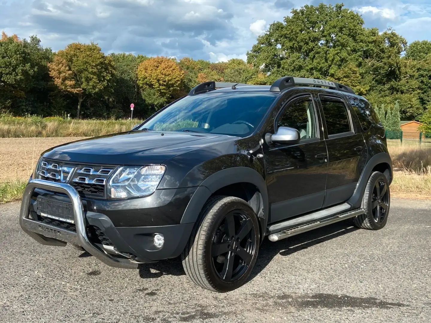 Dacia Duster Urban Explorer 4WD Navi PDC AHK Schwarz - 1