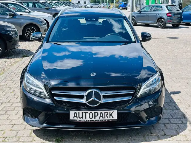Mercedes-Benz 300 view 2