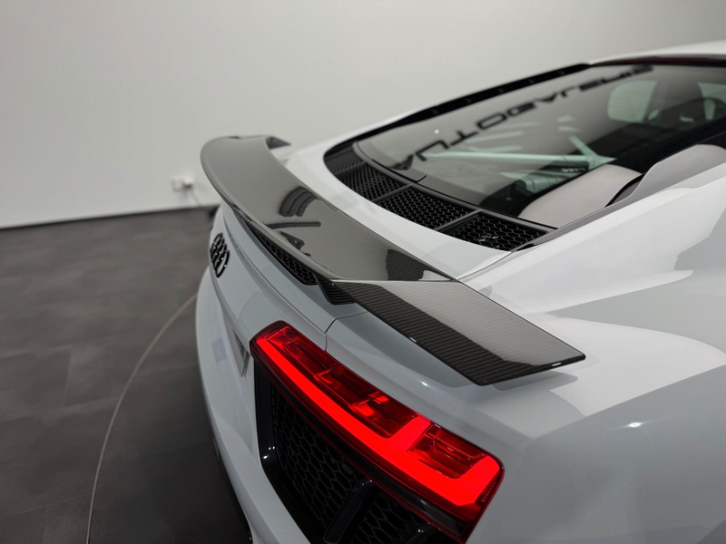 Audi R8 Coupe V10+ Einzelstück Carbon B&O Akrapovic — photo 15