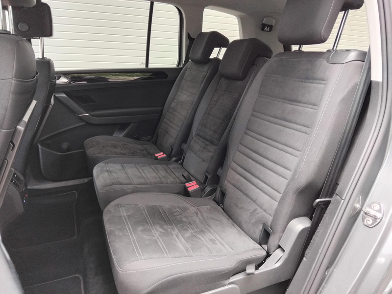 Volkswagen Touran DSG Highline 7Sitz LED AHK Navi Shz Rfk — photo 12