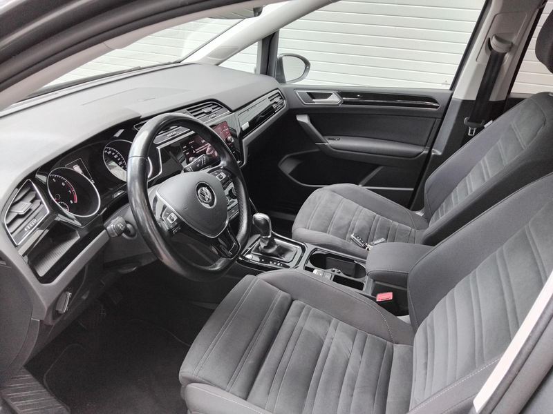 Volkswagen Touran DSG Highline 7Sitz LED AHK Navi Shz Rfk — photo 7