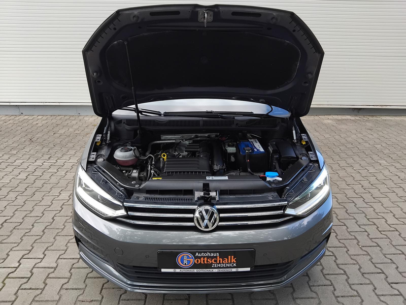 Volkswagen Touran DSG Highline 7Sitz LED AHK Navi Shz Rfk — photo 13