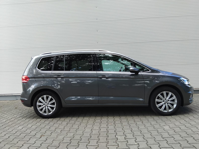 Volkswagen Touran DSG Highline 7Sitz LED AHK Navi Shz Rfk — photo 5